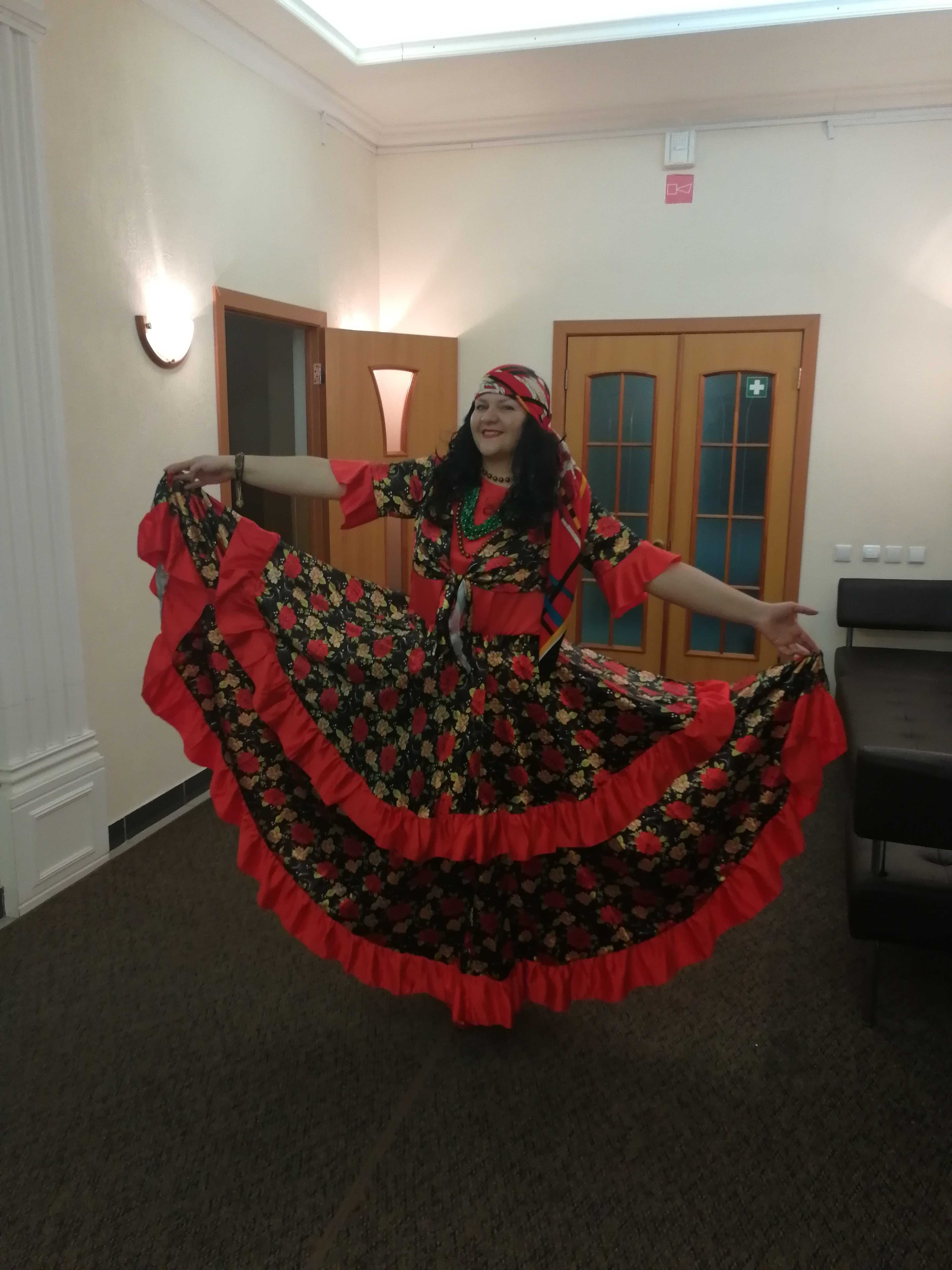 Фотография покупателя товара Карнавальный костюм "Цыганка", блузка, юбка, пояс, платок, парик, цвет красный, р-р 44-46, рост 164-170 см