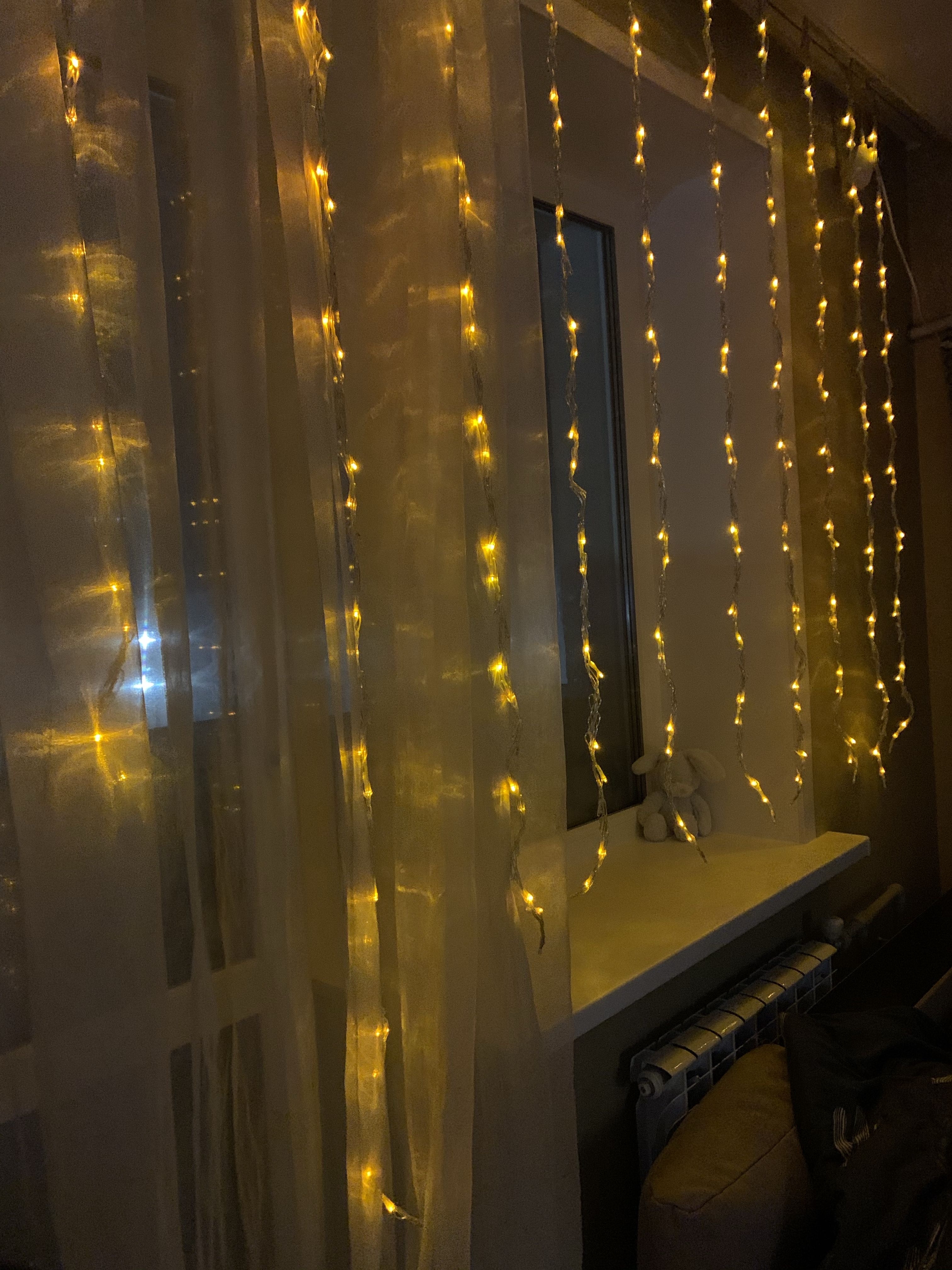 Фотография покупателя товара Гирлянда "Водопад" 2 х 1.5 м , IP44, прозрачная нить, 400 LED, свечение фиолетовое, 8 режимов, 220 В - Фото 1