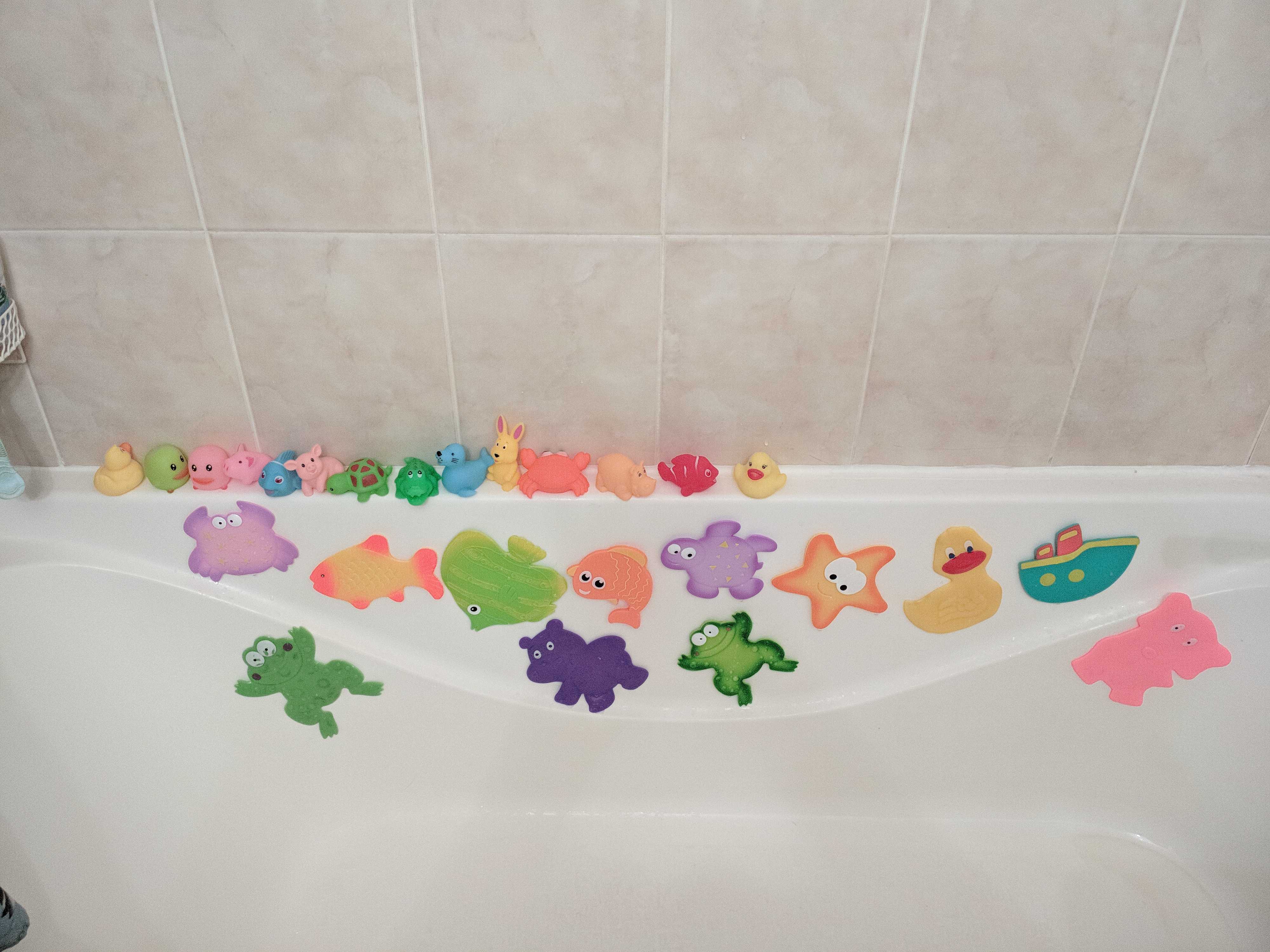 Фотография покупателя товара Набор мини-ковриков для ванной комнаты 8 шт, «Максимикс Супер-Пупее», на присосах - Фото 2