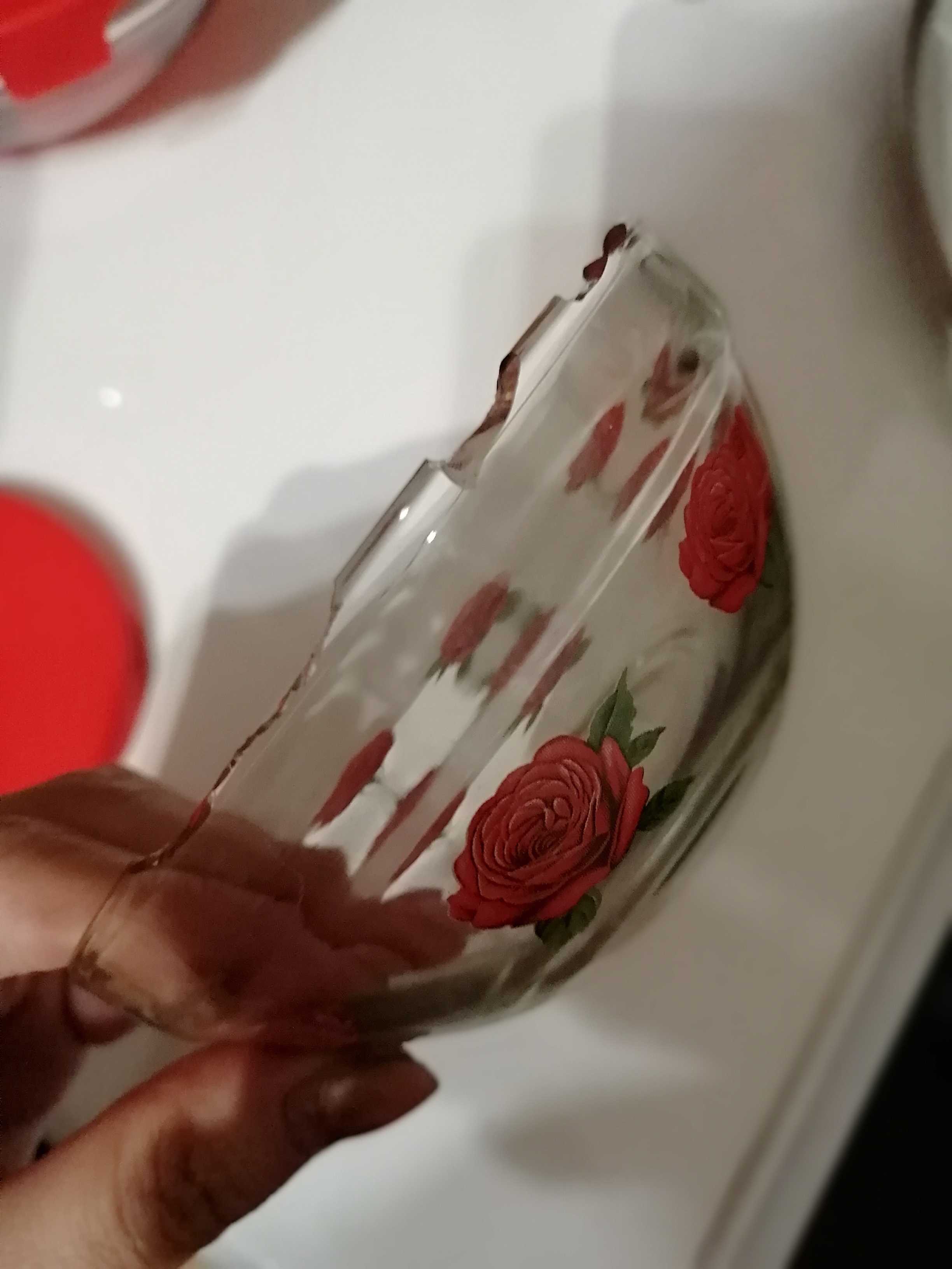 Фотография покупателя товара Набор салатников с крышками Доляна «Роза», 5 шт: 130/200/350/500/900 мл, цвет красный