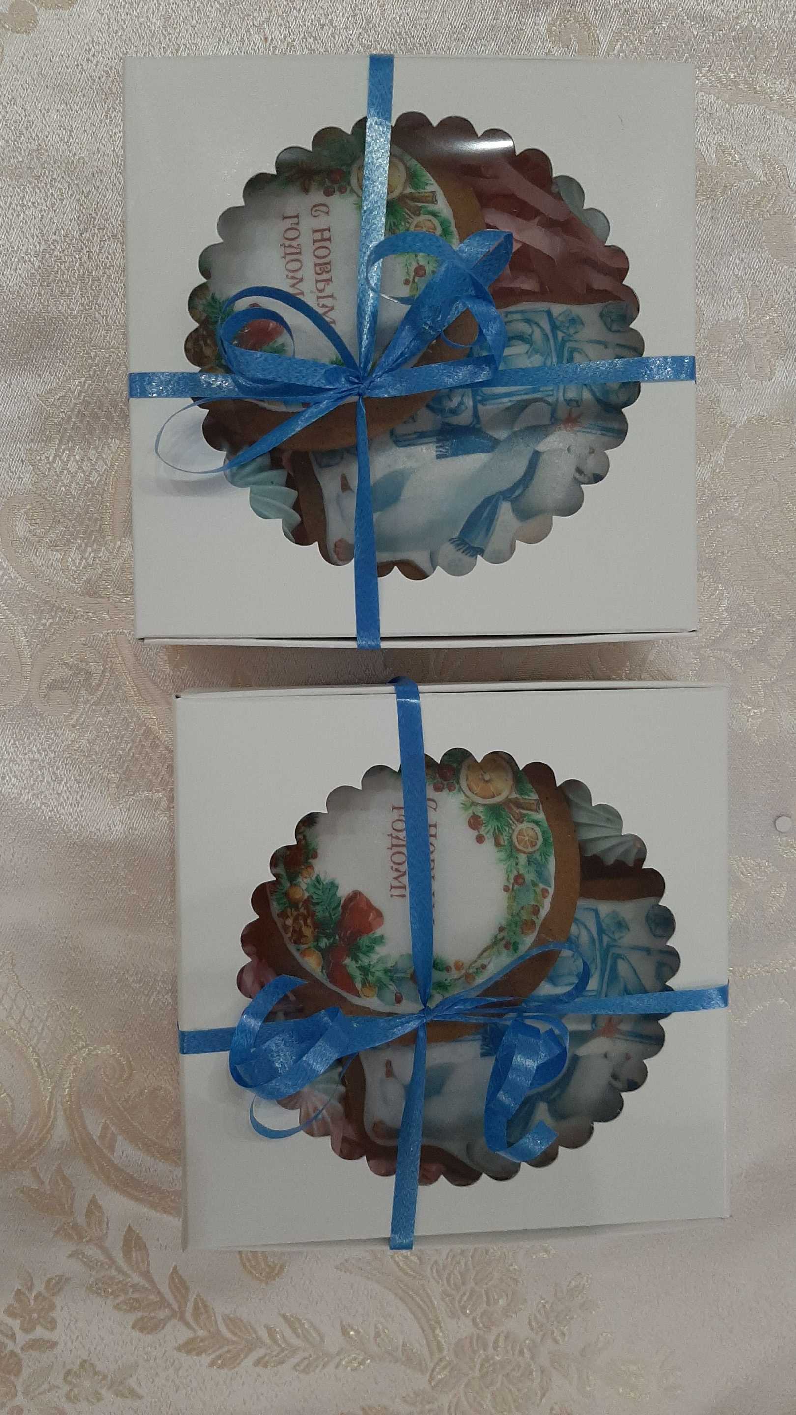 Фотография покупателя товара Подарочная коробка сборная с окном, голубой, 11,5 х 11,5 х 3 см - Фото 31