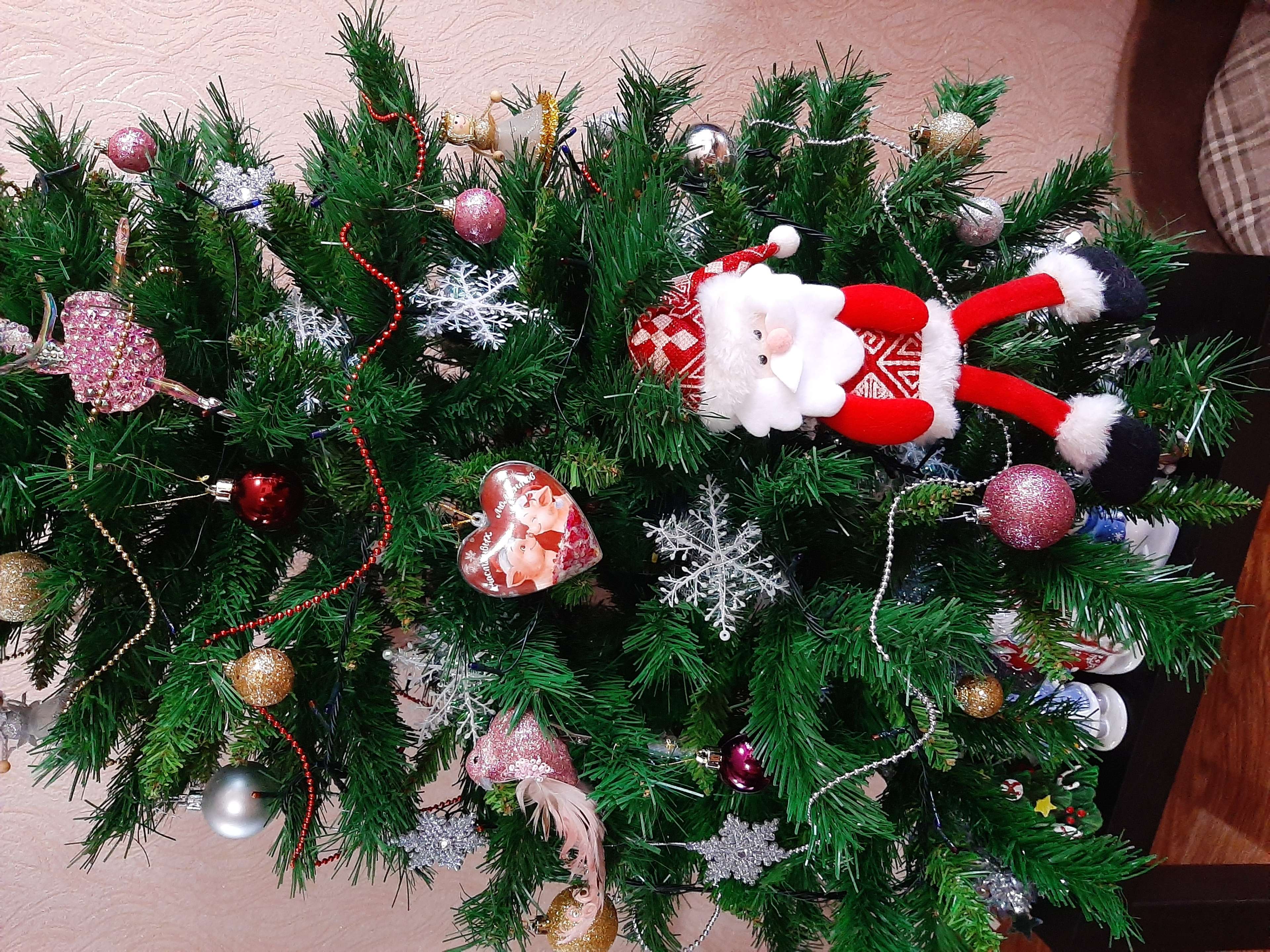 Фотография покупателя товара Мягкая игрушка "Дед мороз с узорами - длинные ножки" 8,5*35 см красный - Фото 3