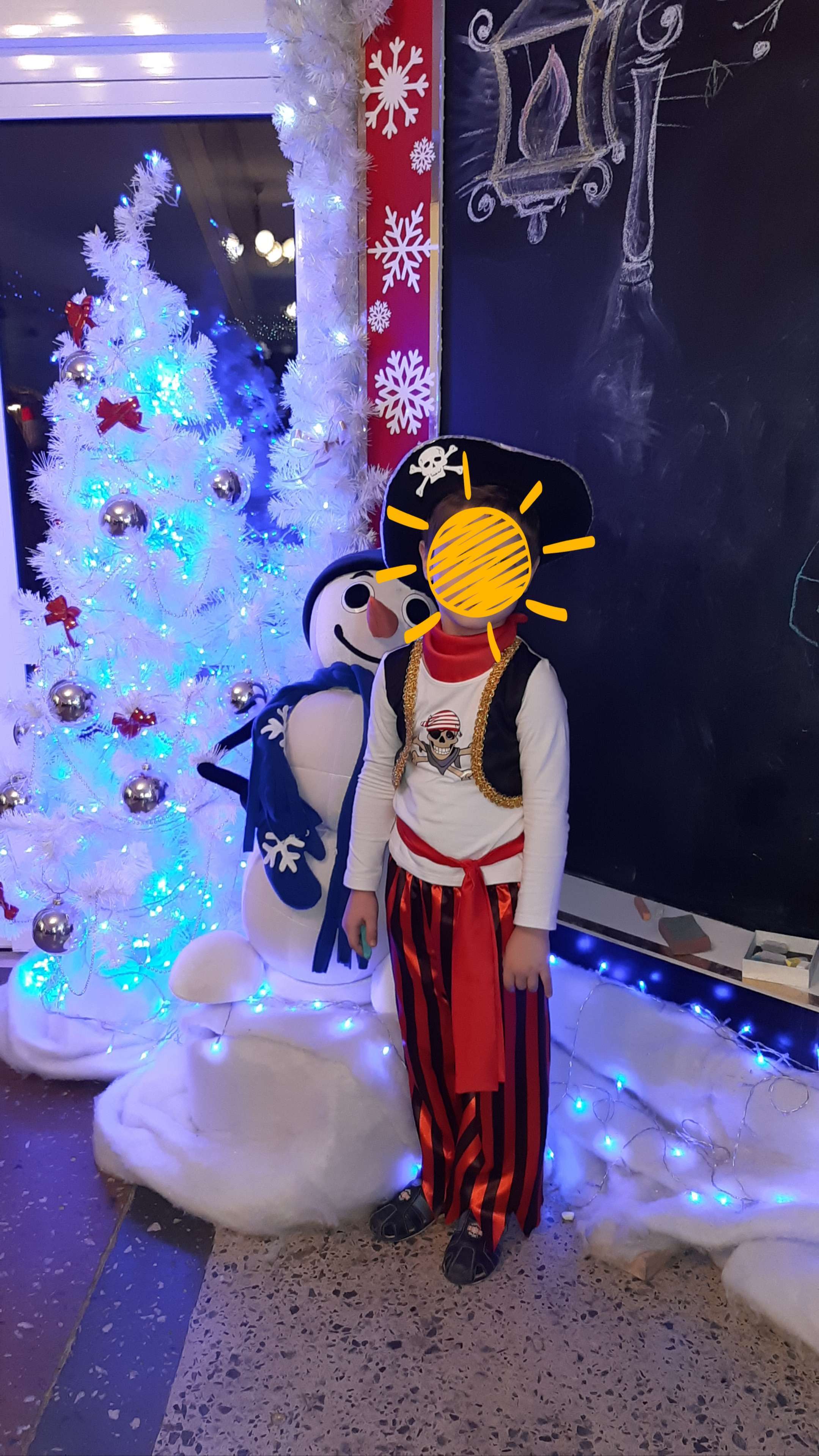 Фотография покупателя товара Карнавальный костюм "Пират", джемпер, брюки, пояс, маска, бандана, наглазник, клипса, сабля, р-р 32, рост 128 см
