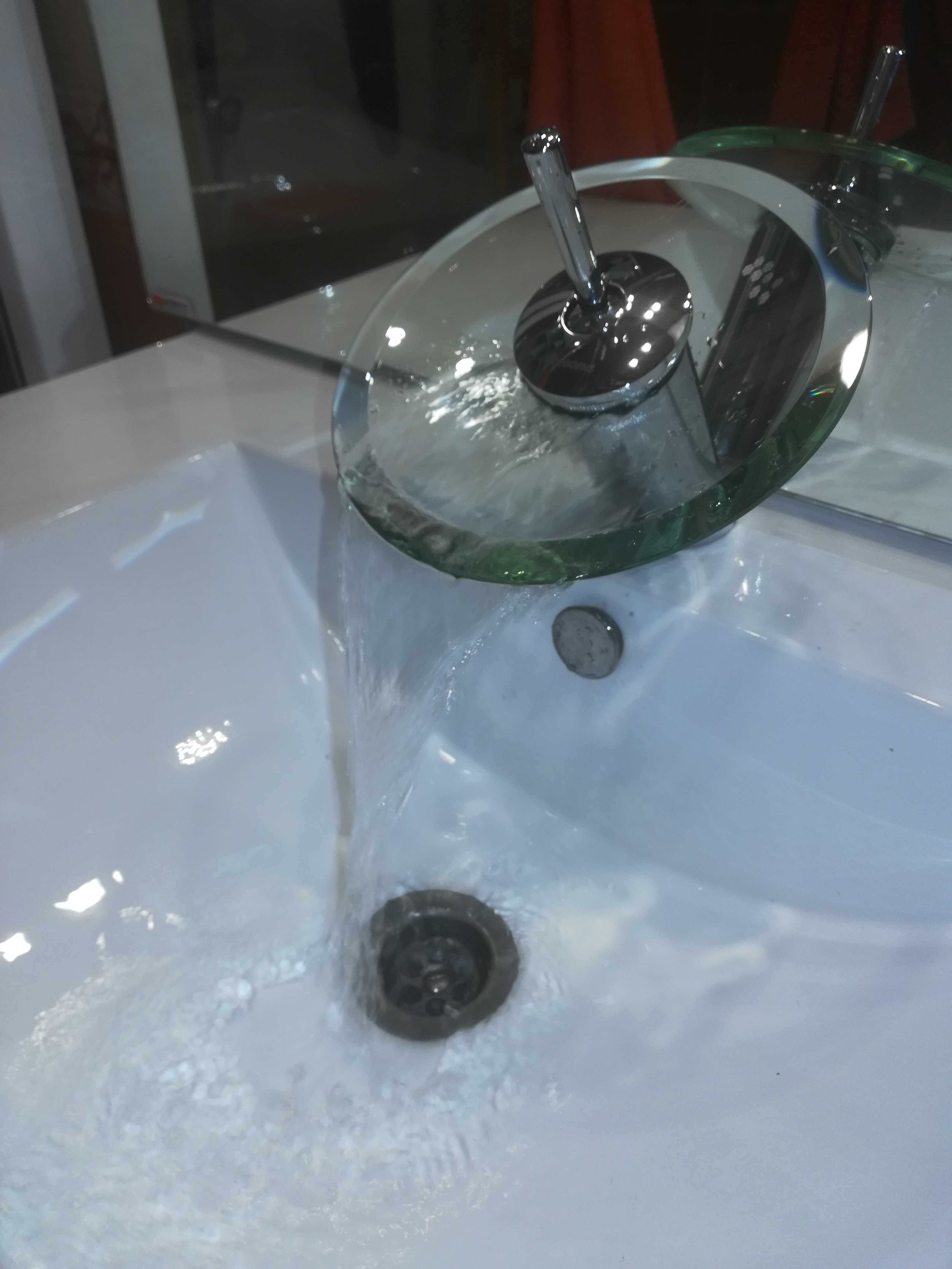 Фотография покупателя товара Смеситель для раковины Accoona A9090, однорычажный, водопад, стекло, хром - Фото 7