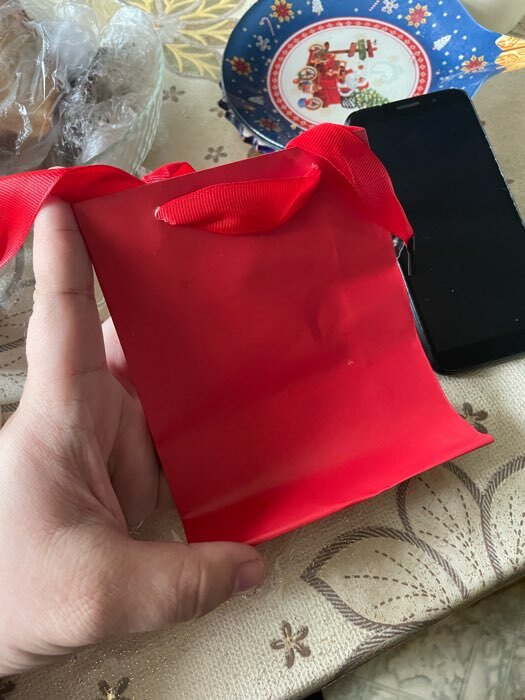Фотография покупателя товара Пакет подарочный ламинированный, упаковка, «Красный», L 31 х 40 х 11.5 см - Фото 1
