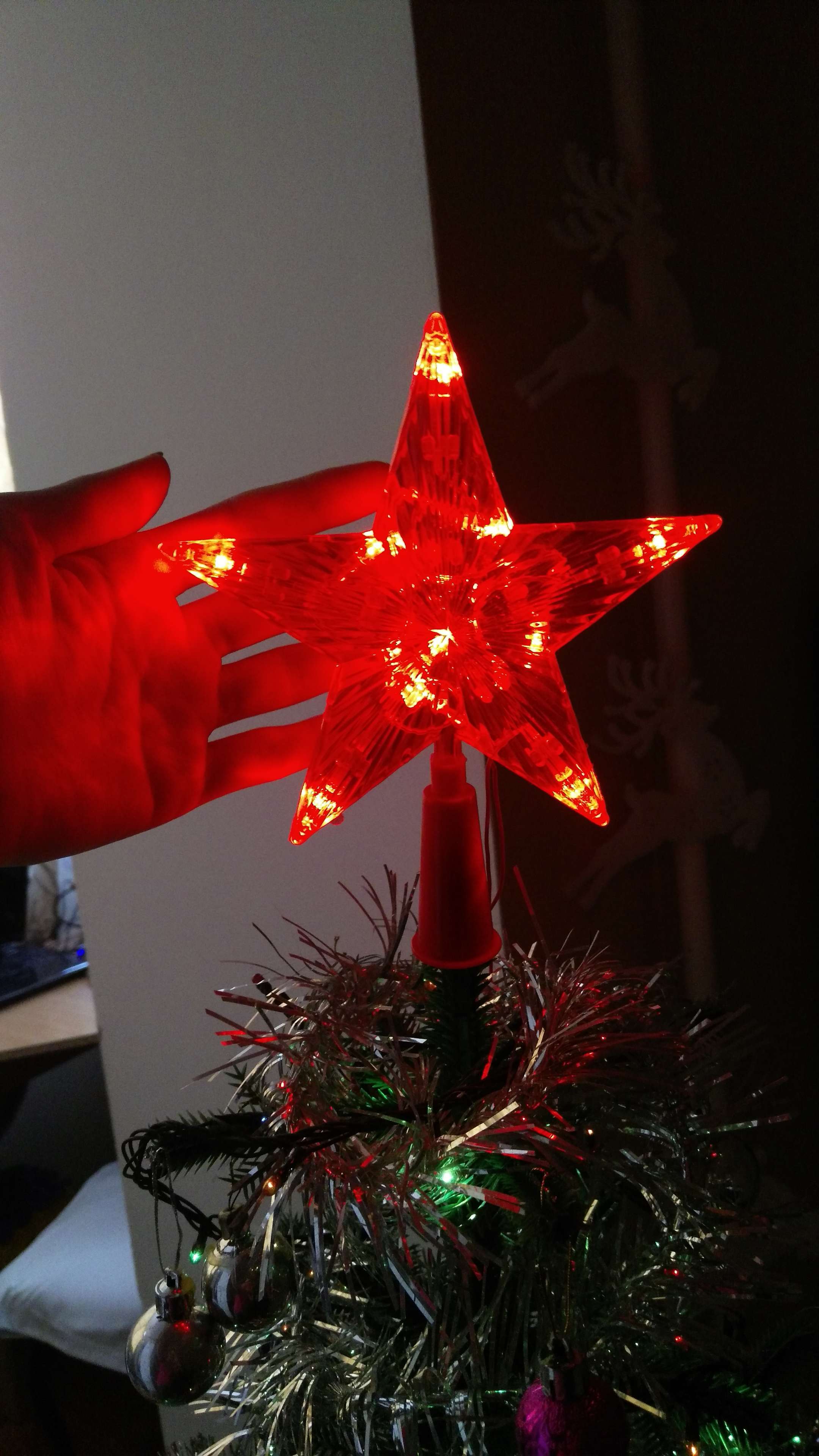 Фотография покупателя товара Светодиодная верхушка на ёлку «Звезда красная» 15 см, 10 LED, провод 2 метра, 220 В, свечение красное - Фото 32