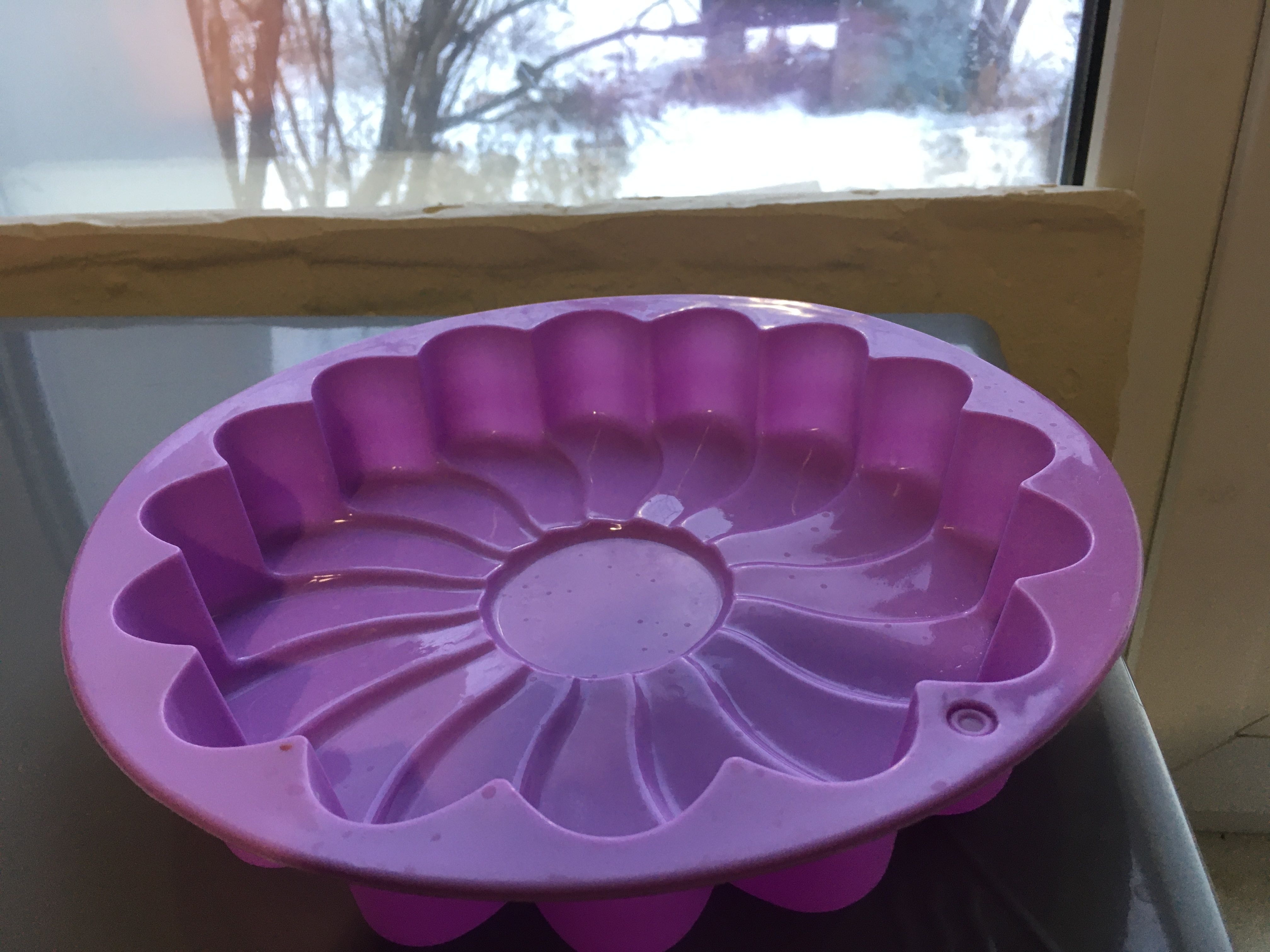 Фотография покупателя товара Форма для выпечки Доляна «Ромашка», силикон, 23×4,5 см, цвет розовый - Фото 5