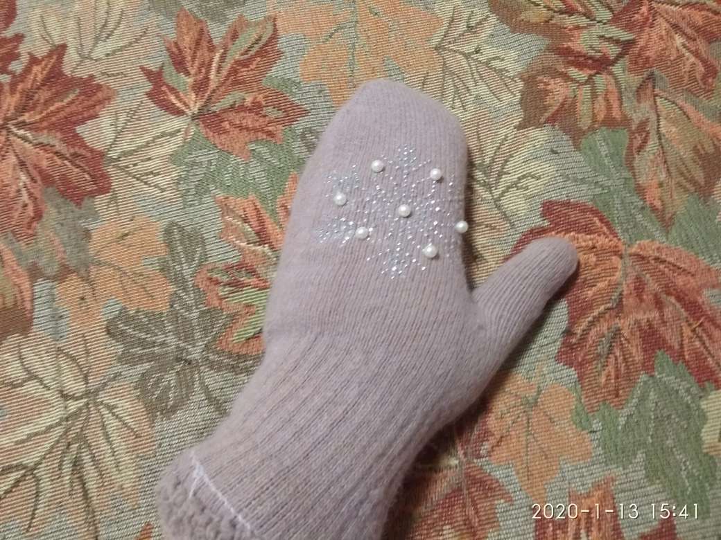 Фотография покупателя товара Варежки женские, цвет чёрный, размер 18-20 - Фото 2