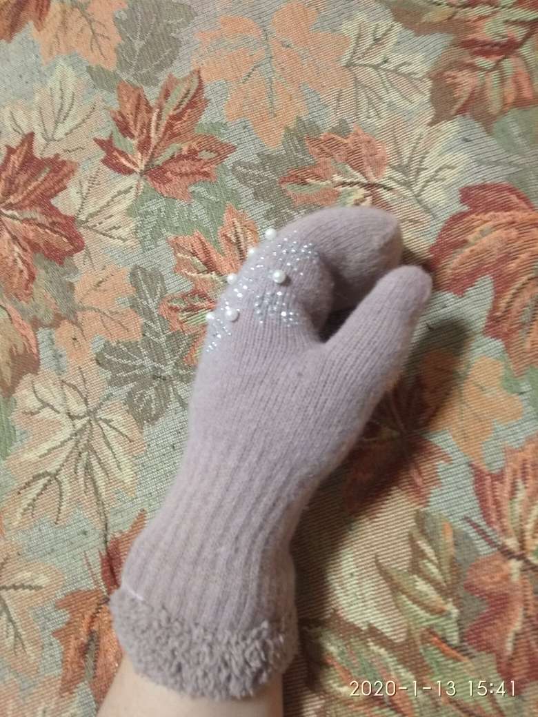 Фотография покупателя товара Варежки женские, цвет чёрный, размер 18-20 - Фото 3