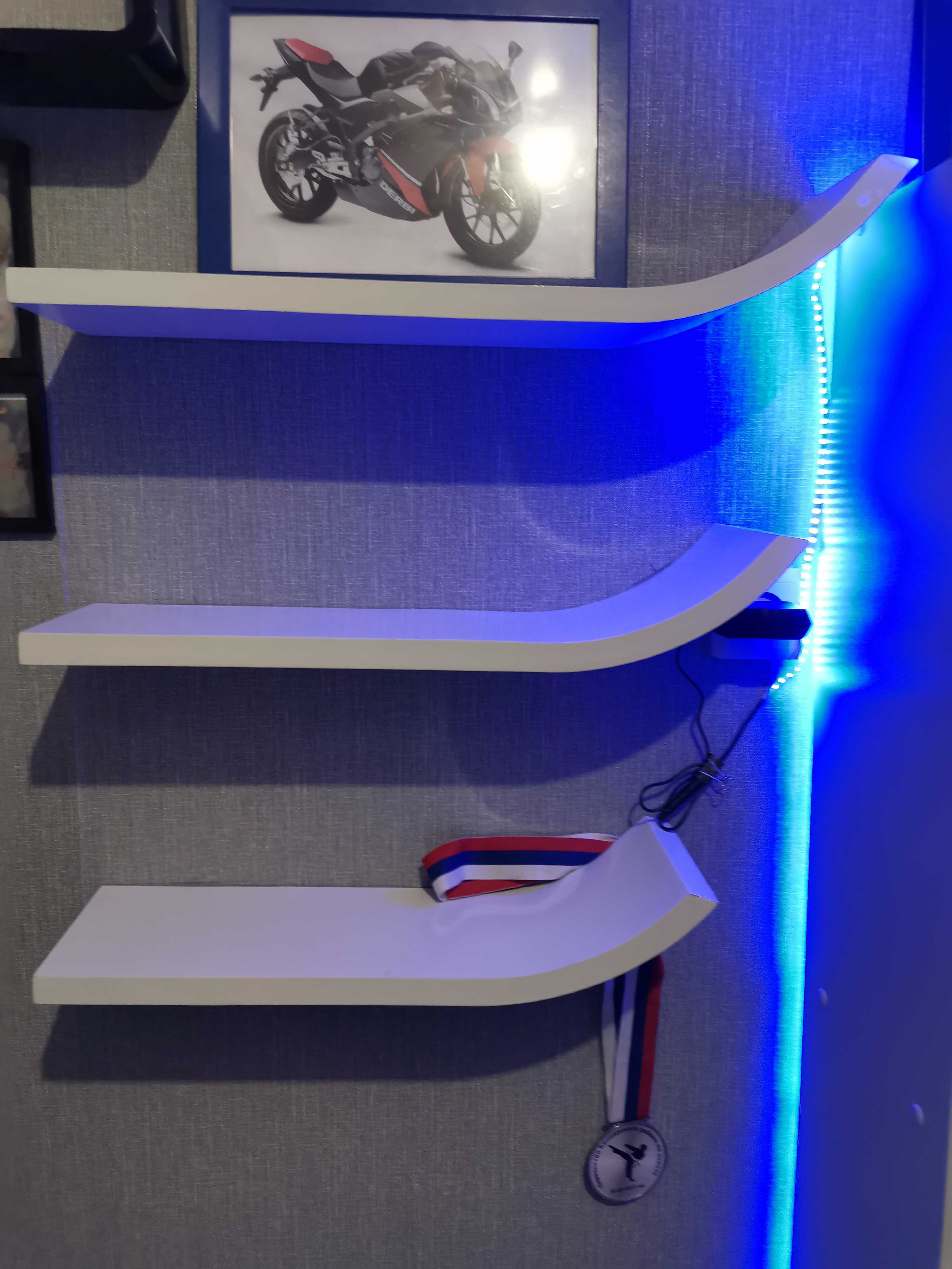 Фотография покупателя товара Полки настенные «Лыжи», 600×150 мм, толщина 3 см, цвет белый, 3 шт. - Фото 1