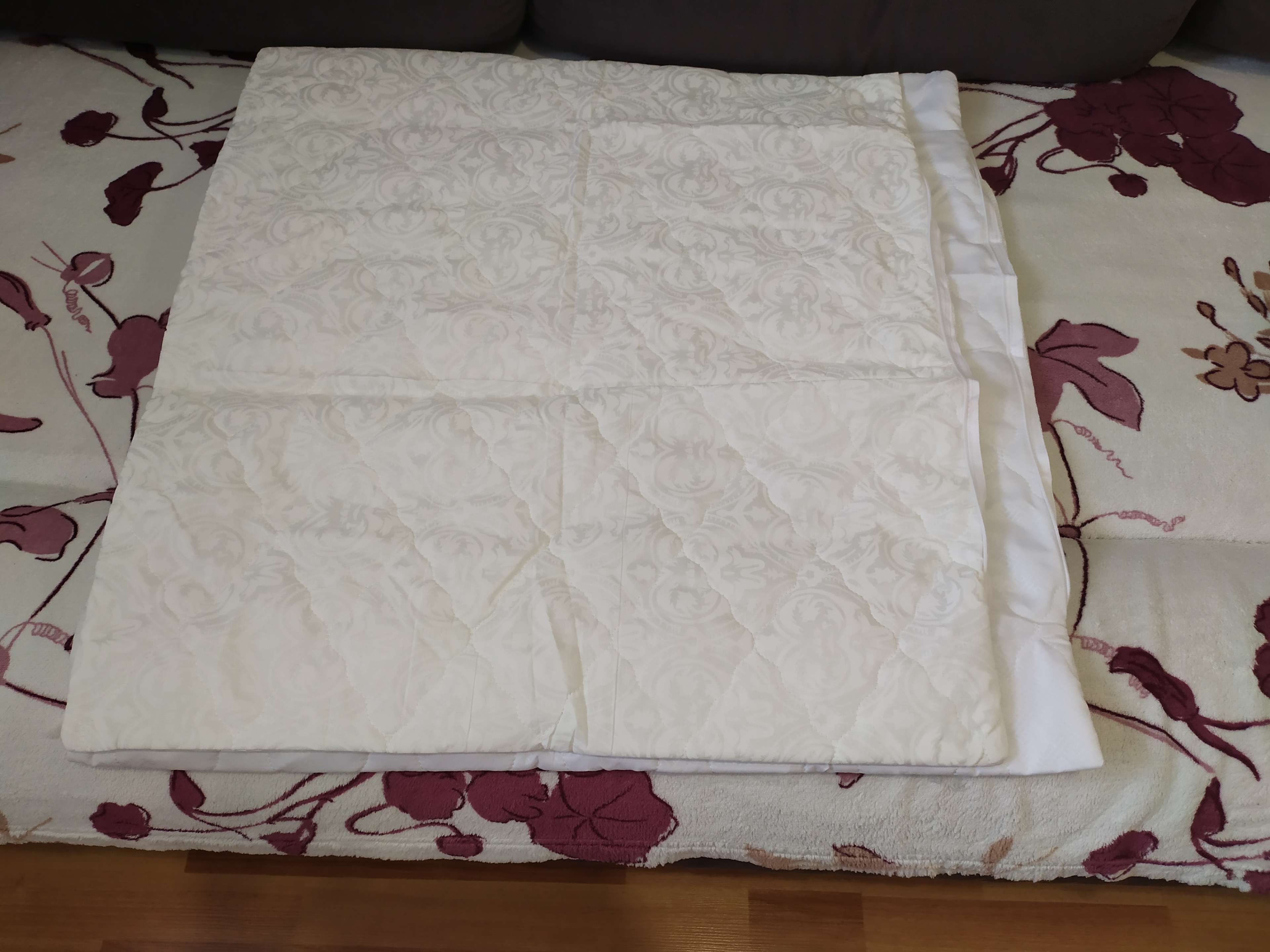 Фотография покупателя товара Чехол на подушку АТРА сменный стеганый на молнии 70х70см, 100% п/э, 100гр/м