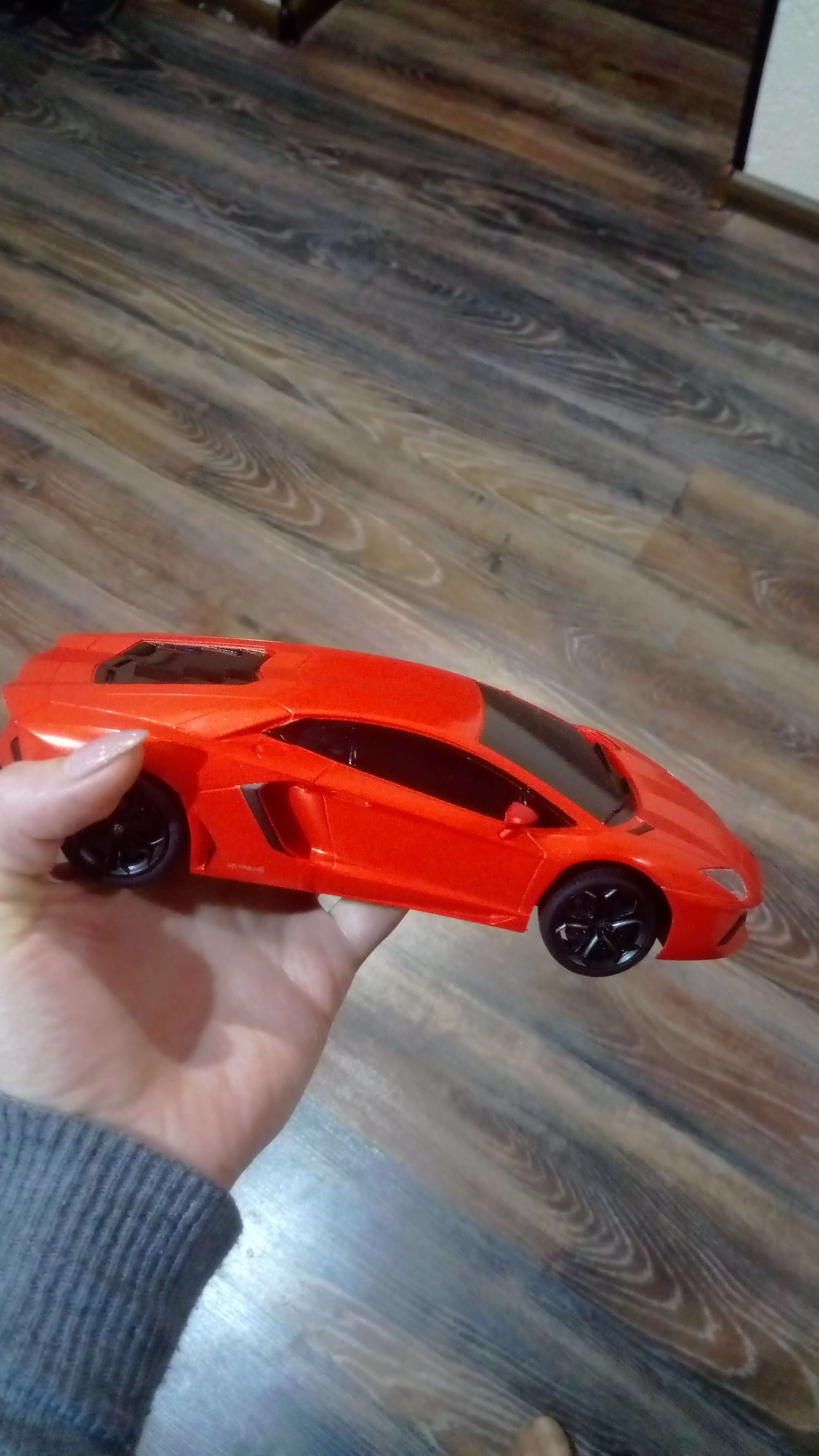 Фотография покупателя товара Машина радиоуправляемая Lamborghini Aventador, 1:24, работает от батареек, свет, цвет красный - Фото 2