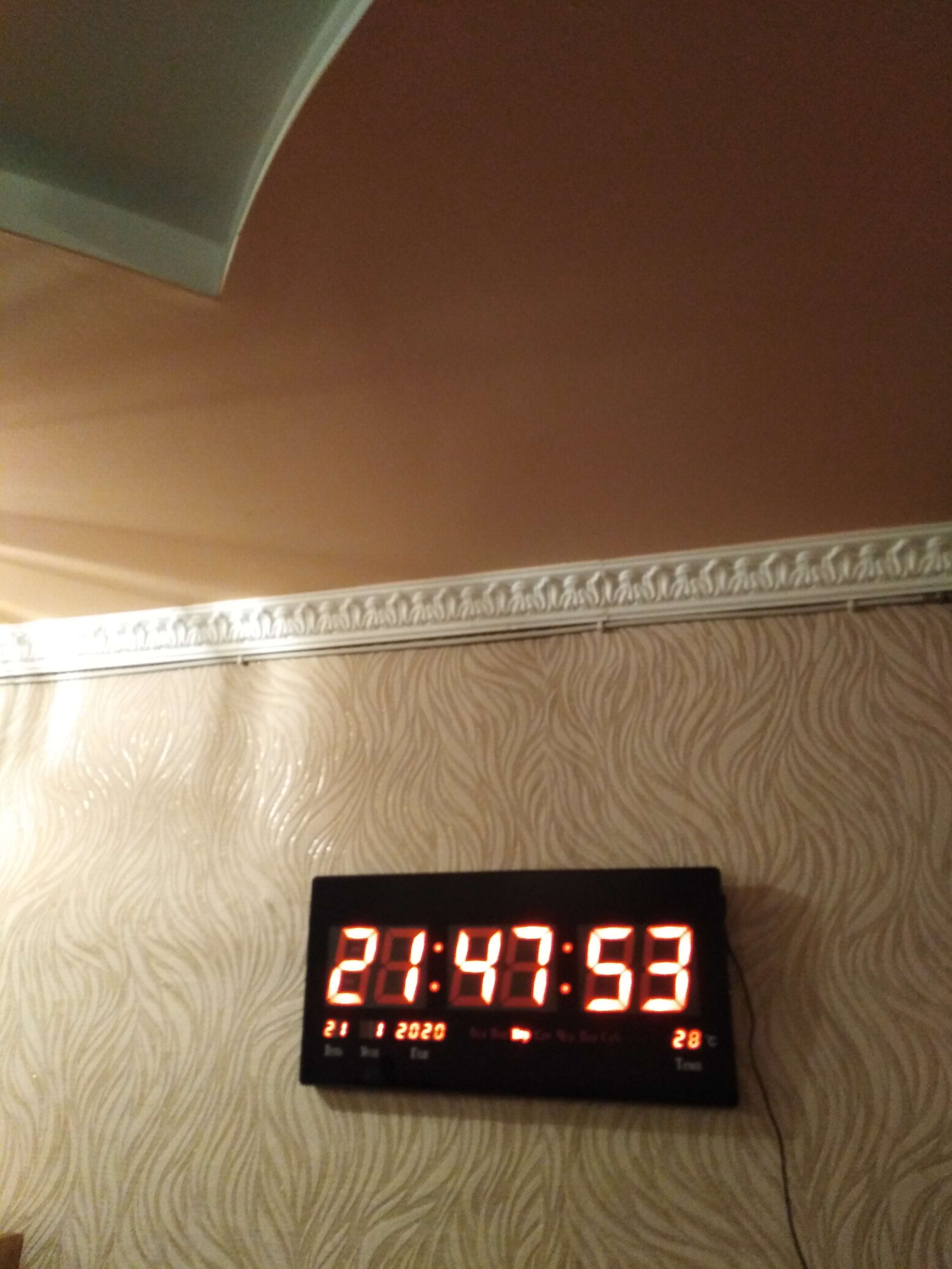 Фотография покупателя товара Часы электронные настенные "Соломон": термометр, календарь, 21.5 х 45.5 см, красные цифры - Фото 1