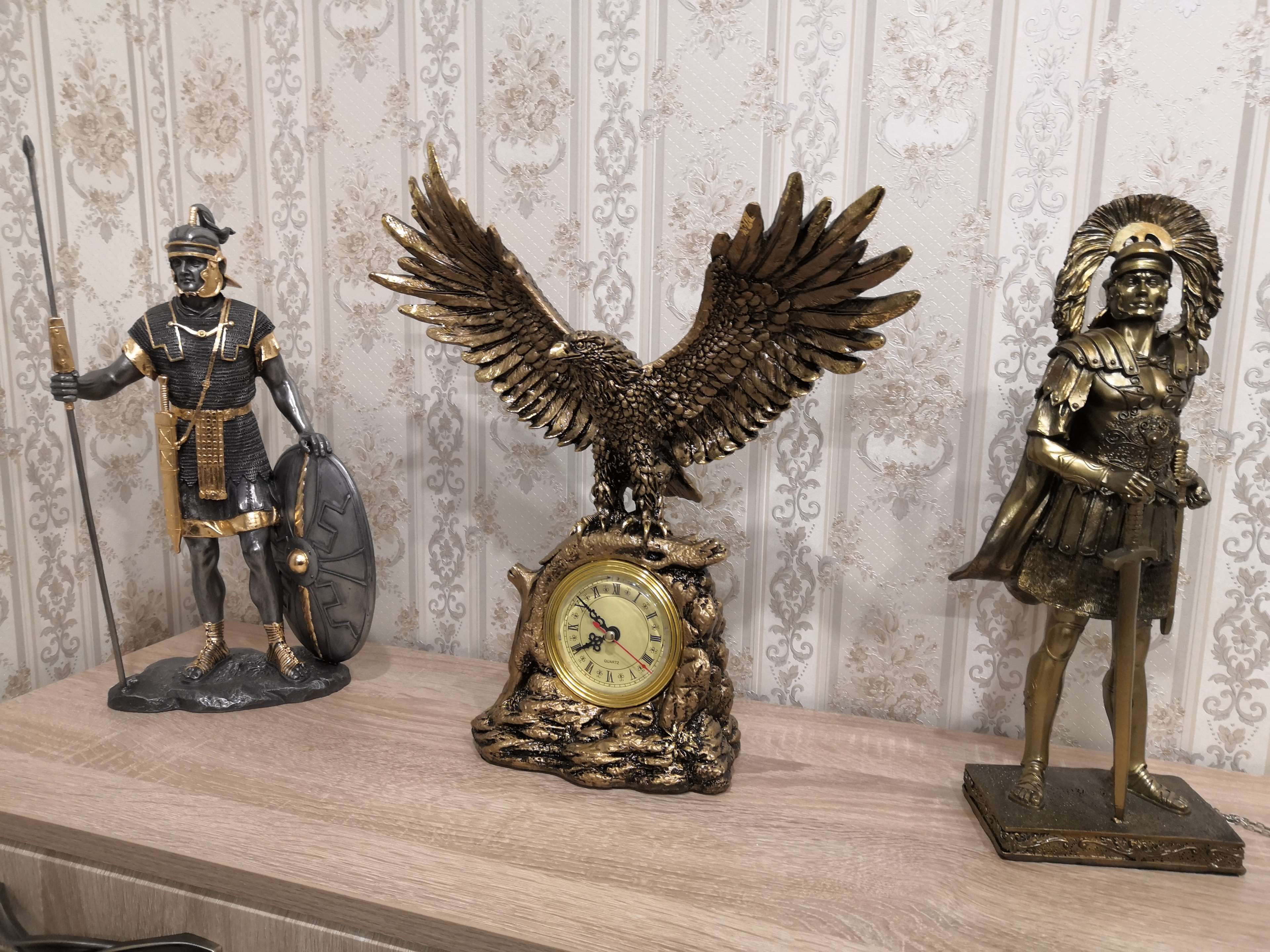 Фотография покупателя товара Часы настольные каминные "Орел расправил крылья", 35 см, золото - Фото 3