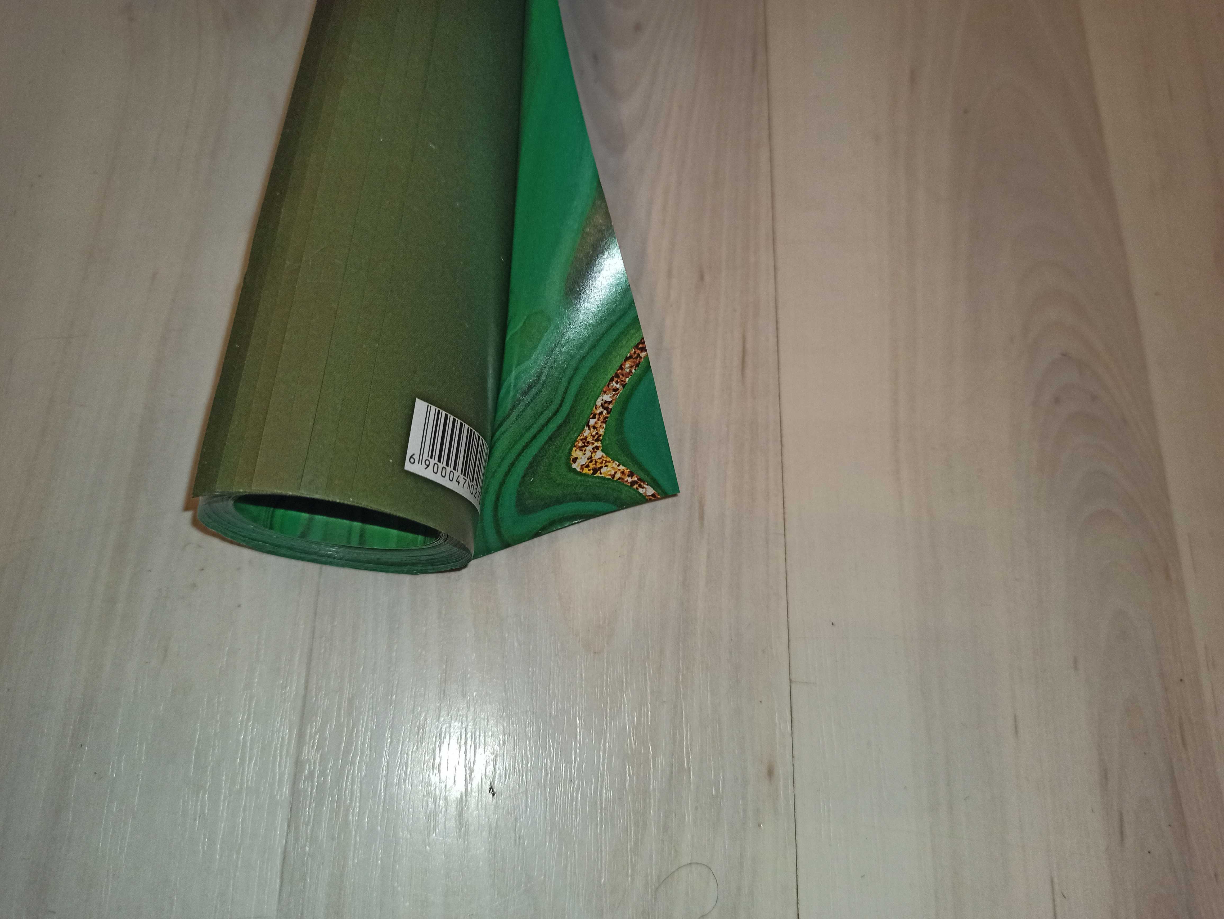 Фотография покупателя товара Бумага упаковочная глянцевая двухсторонняя «Малахит», 70 х 100 см - Фото 3
