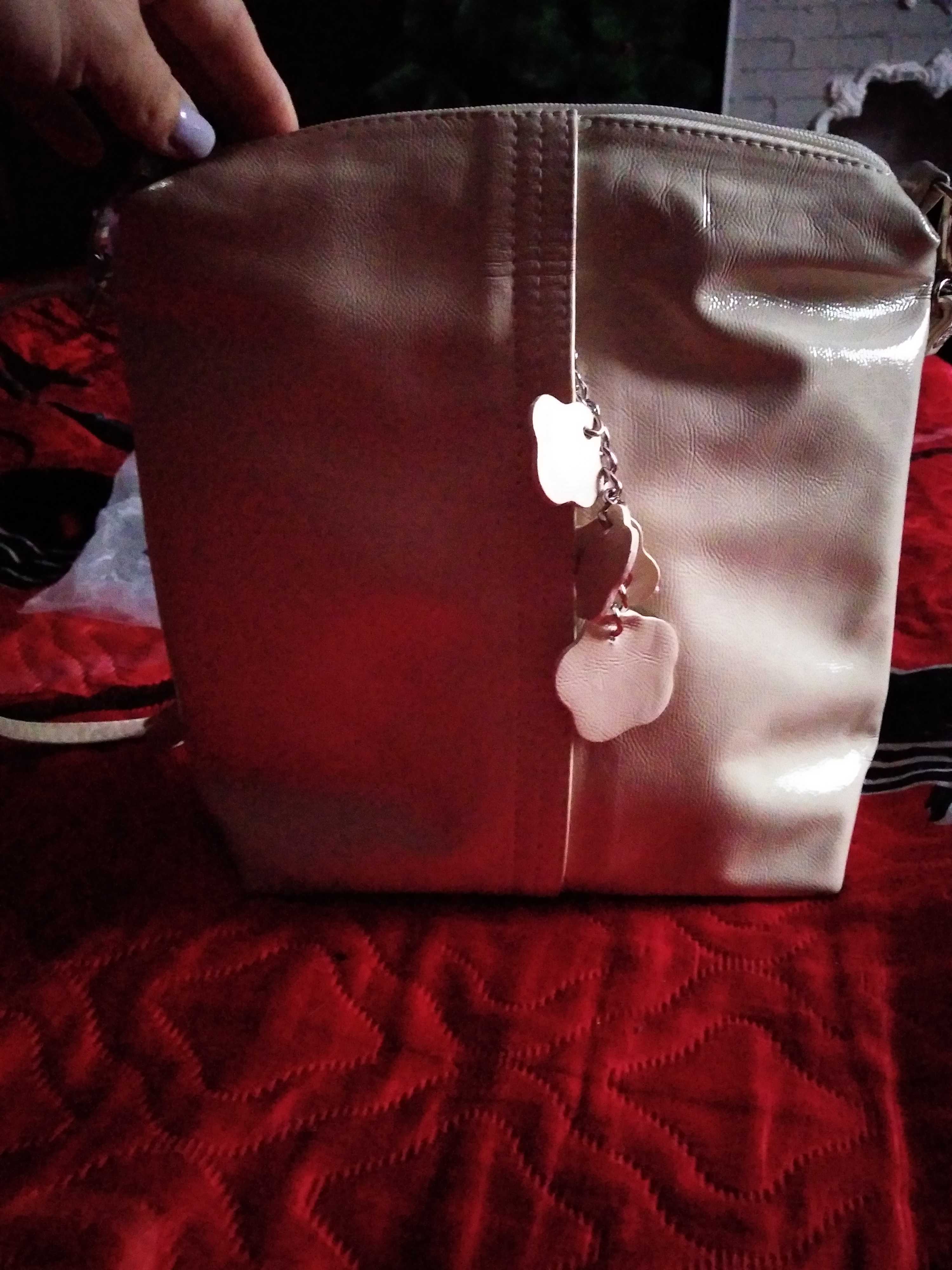 Фотография покупателя товара Сумка женская, отдел на молнии, наружный карман, регулируемый ремень, цвет бежевый