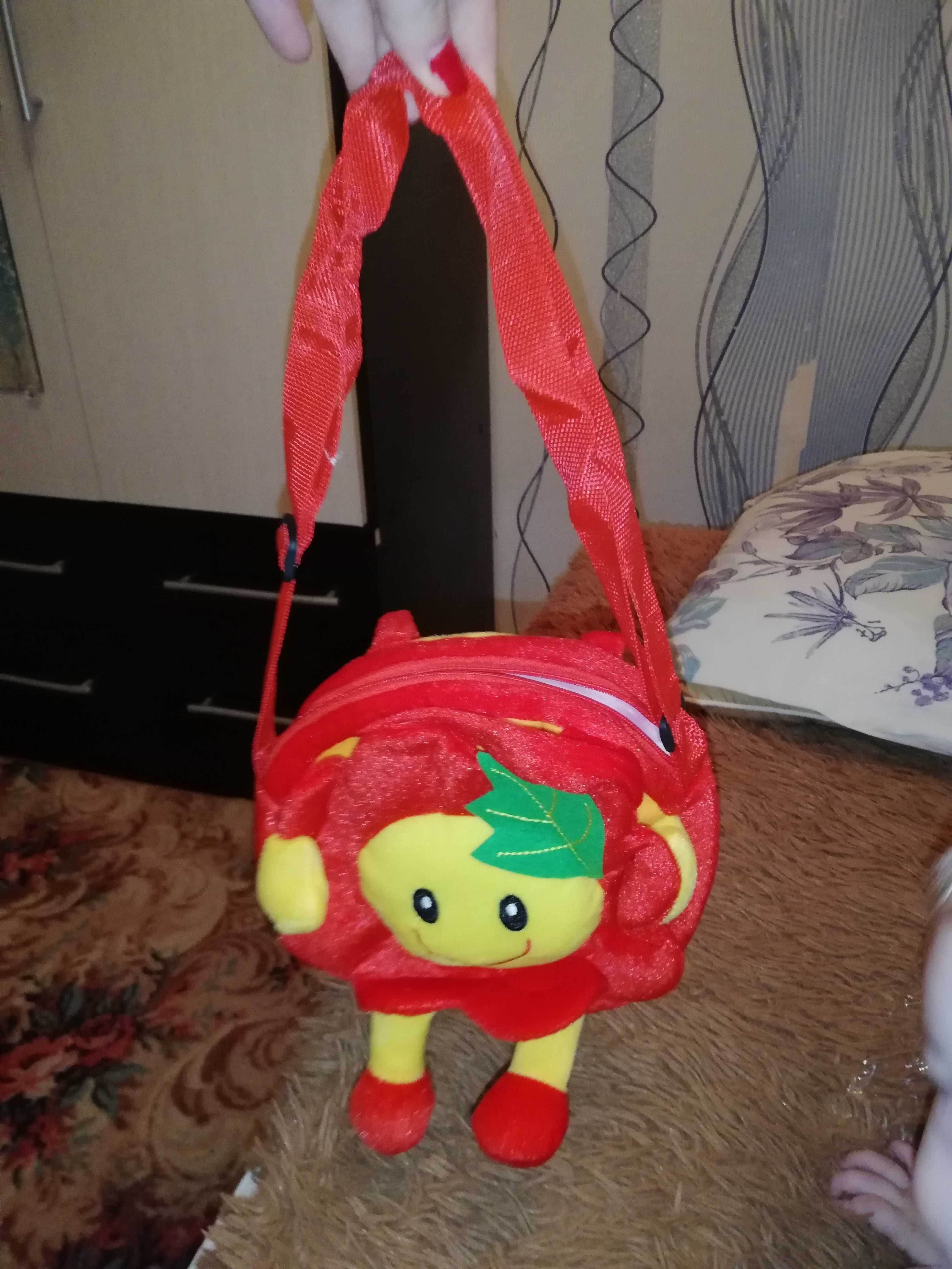 Фотография покупателя товара Мягкая сумочка «Цветочек», с листочком, красный цвет - Фото 3