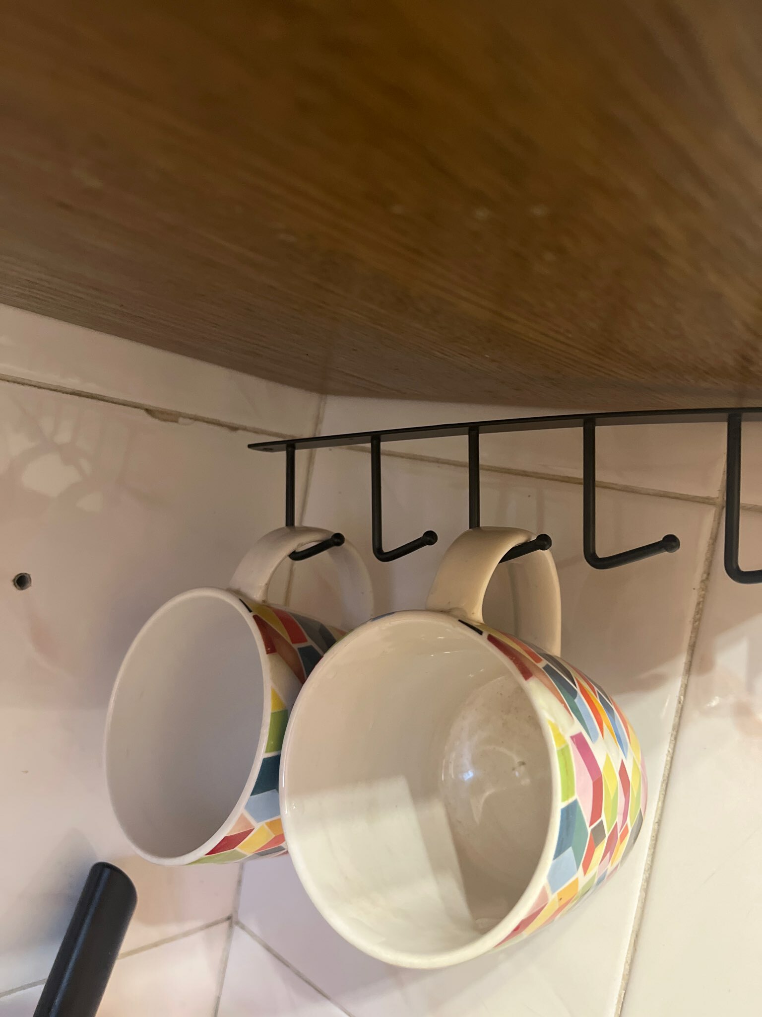 Фотография покупателя товара Держатель кухонный подвесной на 6 предметов Доляна, 1,5×26×7 см, цвет чёрный - Фото 31