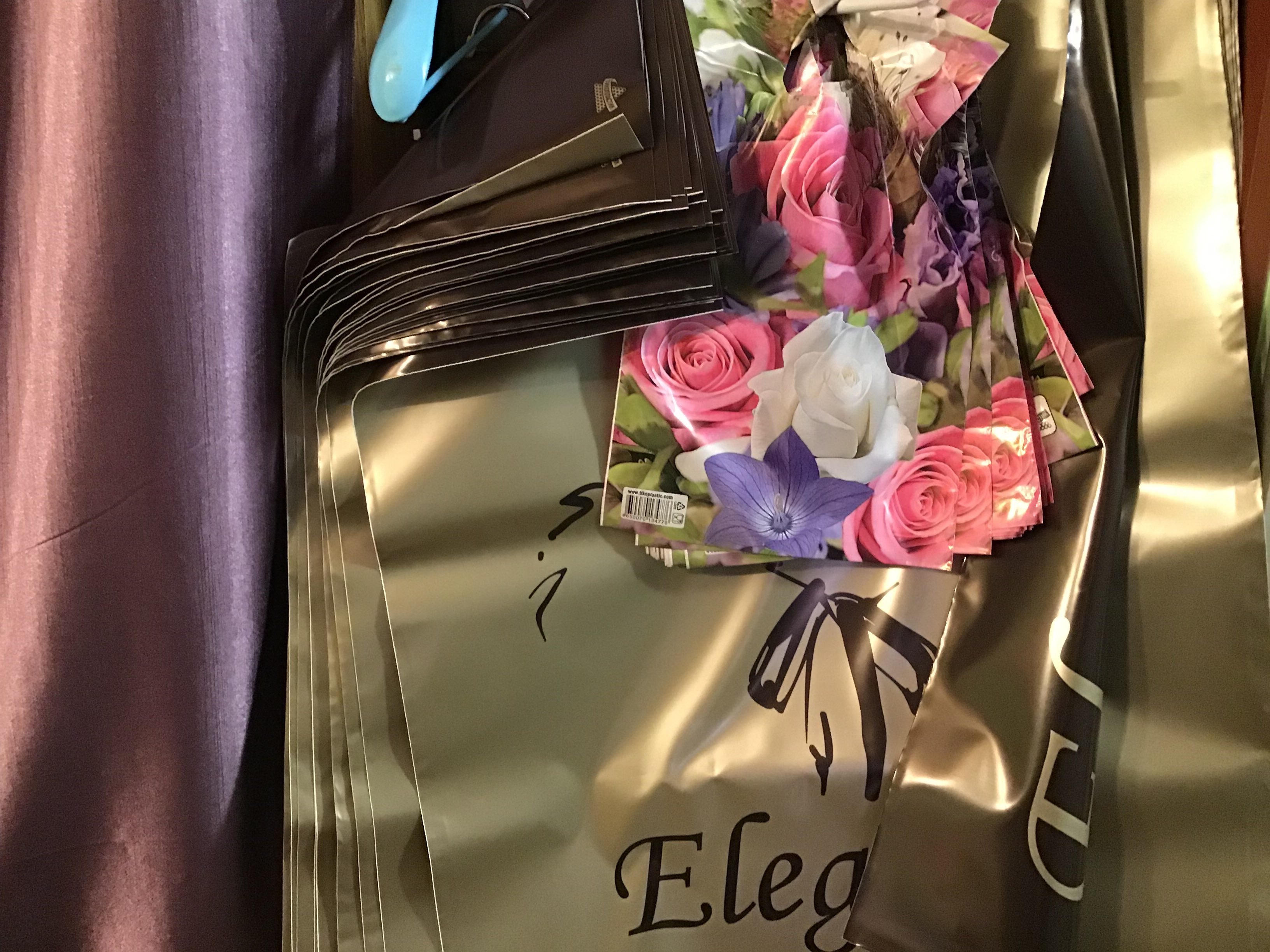 Фотография покупателя товара Пакет "Леди Элеганс", полиэтиленовый с вырубной ручкой, 50 х 60 см, 100 мкм - Фото 3