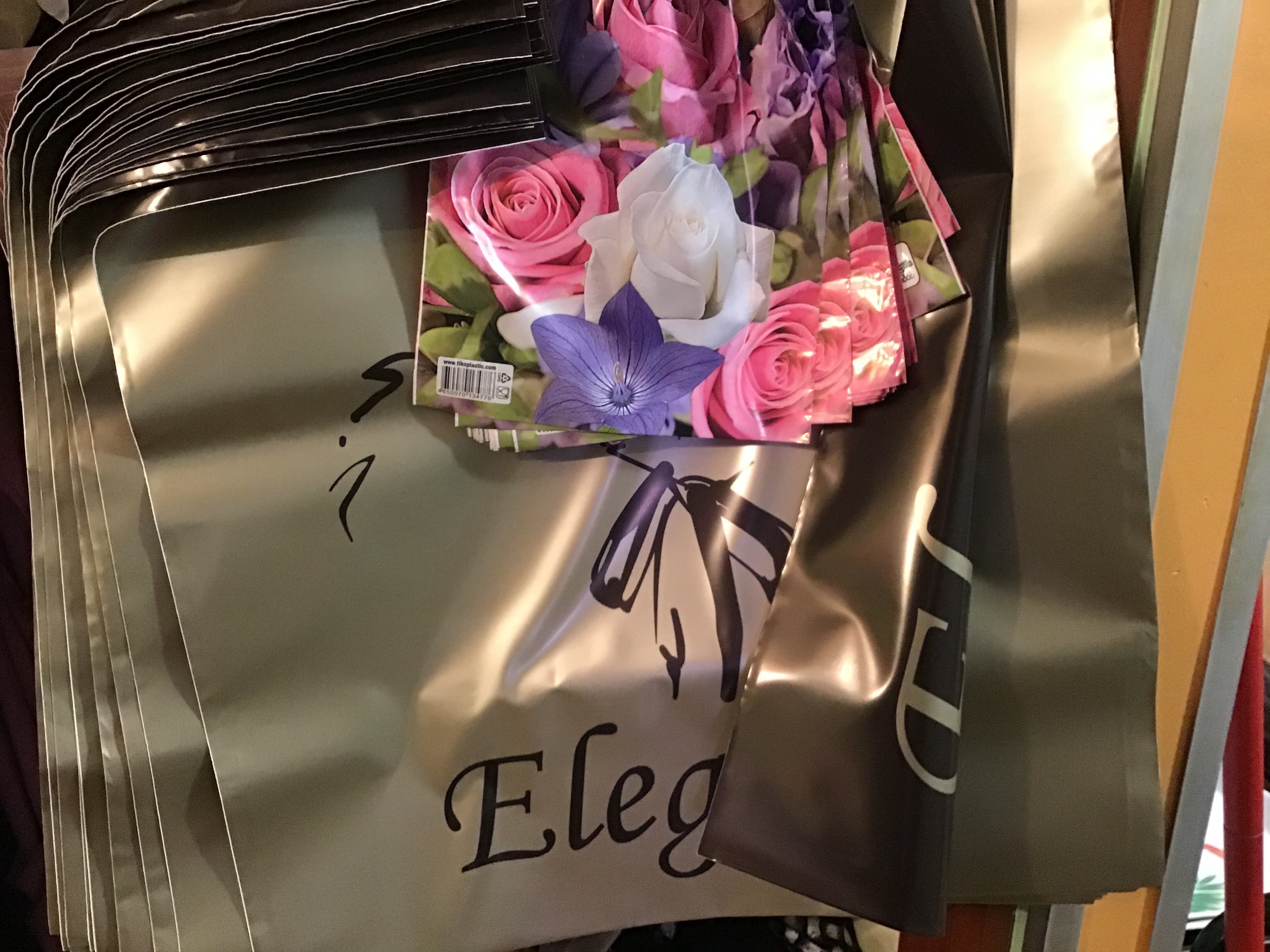 Фотография покупателя товара Пакет "Леди Элеганс", полиэтиленовый с вырубной ручкой, 50 х 60 см, 100 мкм - Фото 4