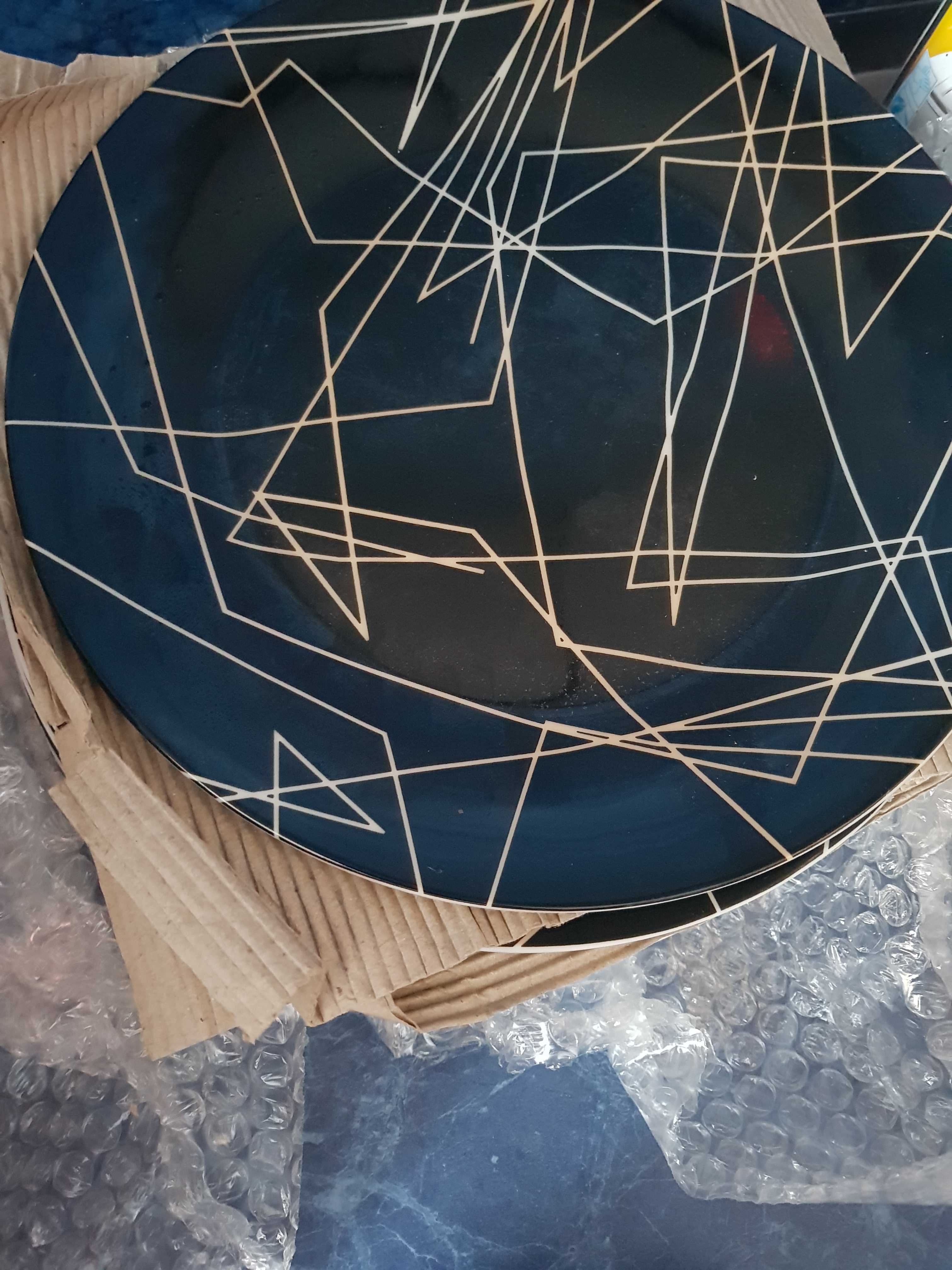 Фотография покупателя товара Тарелка обеденная Доляна «Кассиопея», d=24 см, керамика, чёрная - Фото 2