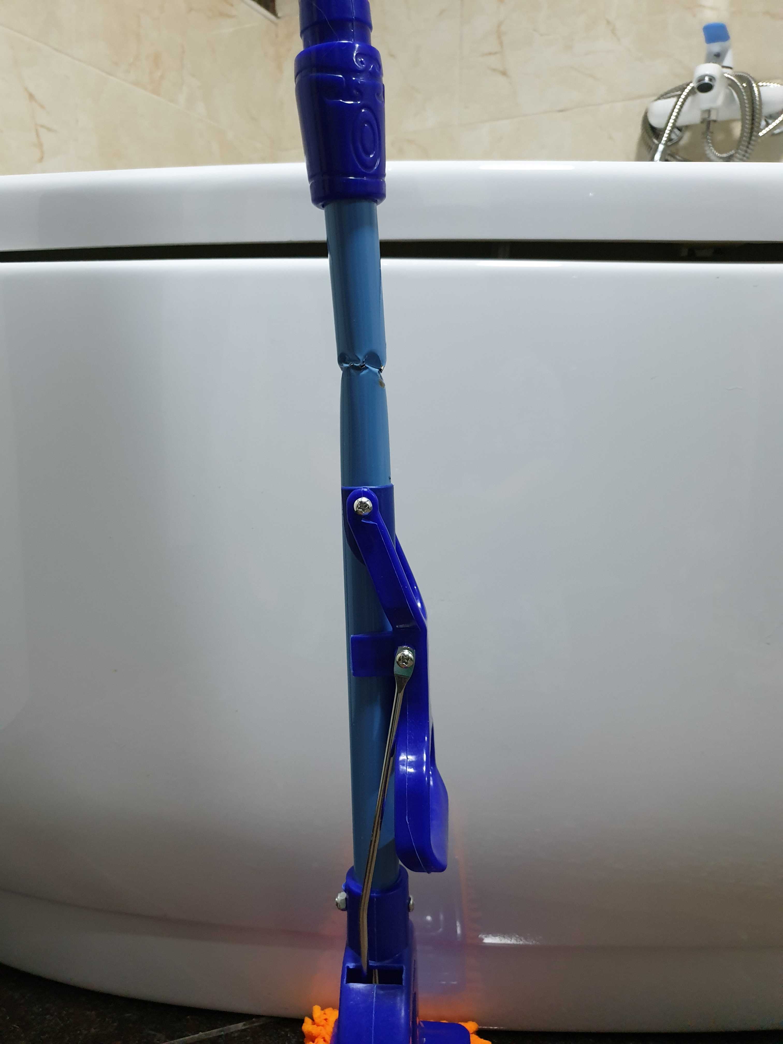 Фотография покупателя товара Швабра с отжимом Доляна, насадка из микрофибры 35×10 см, телескопическая ручка 107-134 см, цвет МИКС
