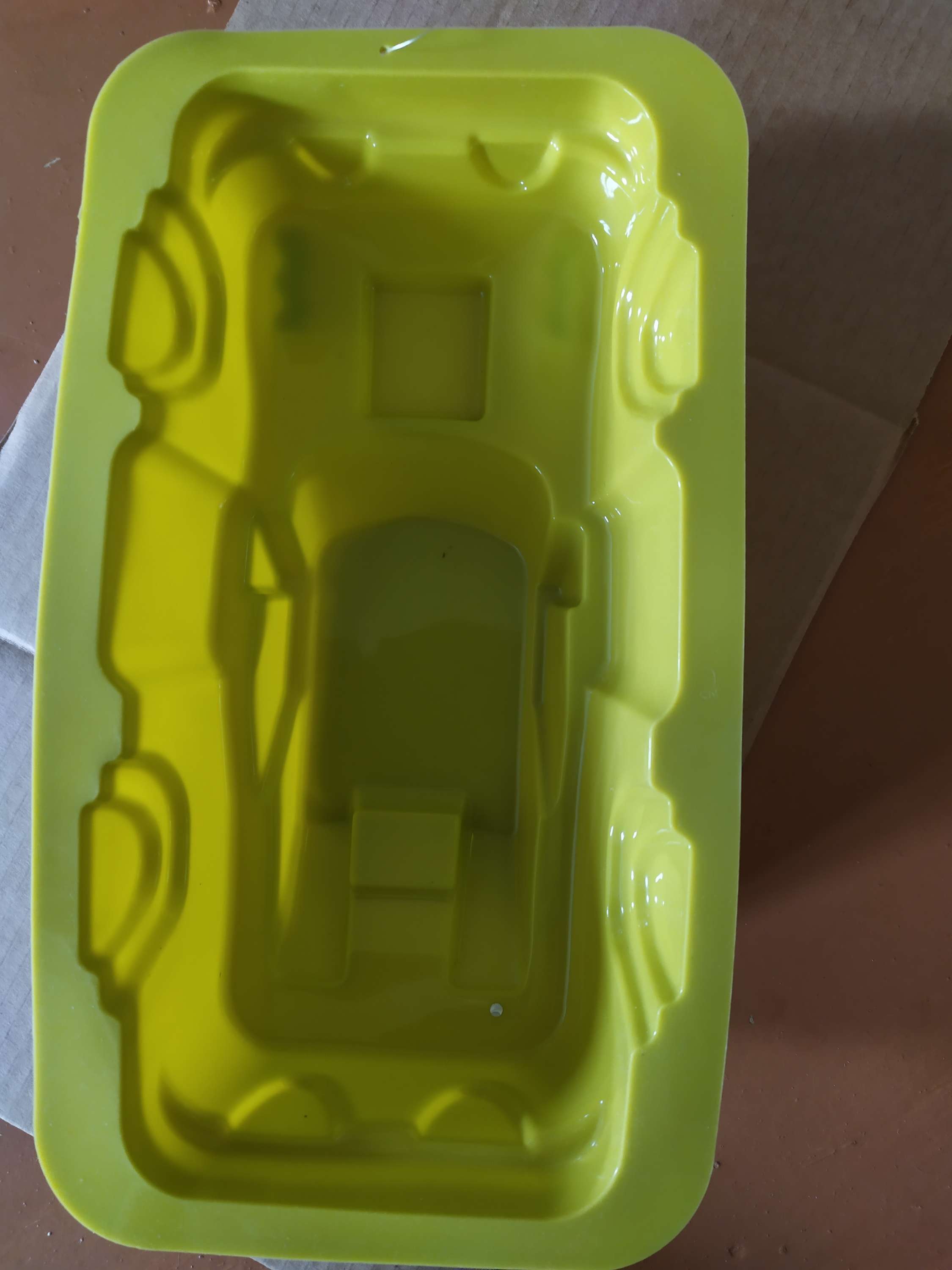 Фотография покупателя товара Форма силиконовая для выпечки Доляна «Автомобиль», 31×10×5 см, цвет МИКС - Фото 3