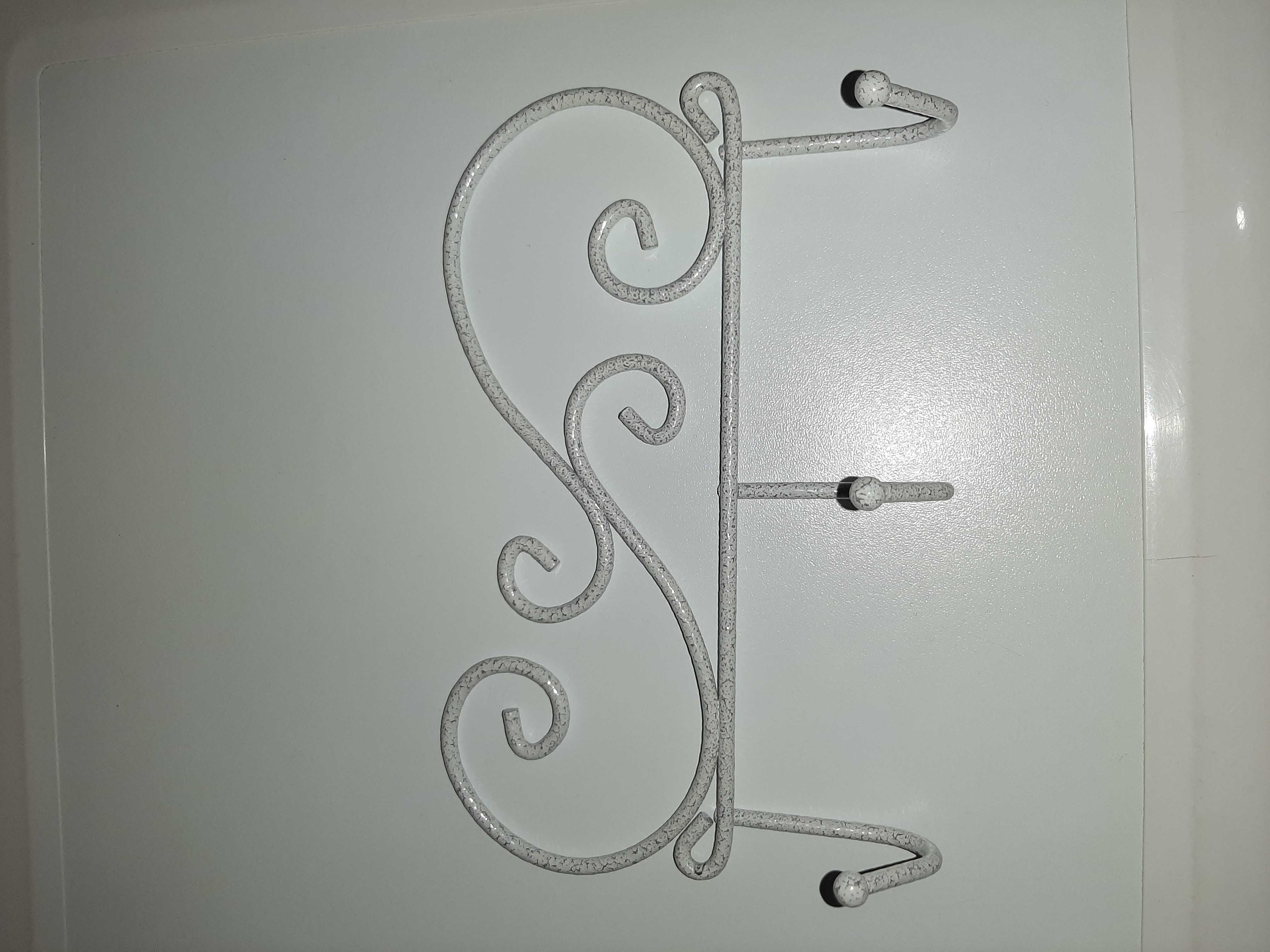 Фотография покупателя товара Вешалка настенная на 3 крючка «Кружева-3», 20×4×13 см, цвет белое серебро