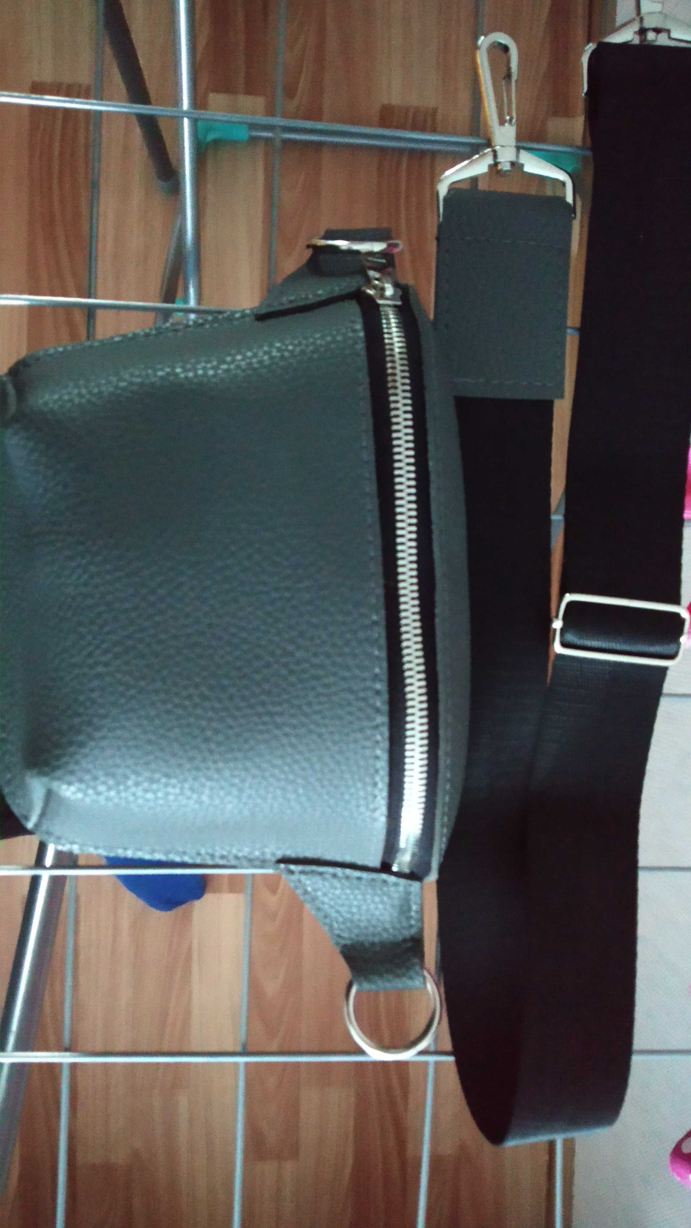 Фотография покупателя товара Поясная сумка на молнии, регулируемый ремень, цвет серый