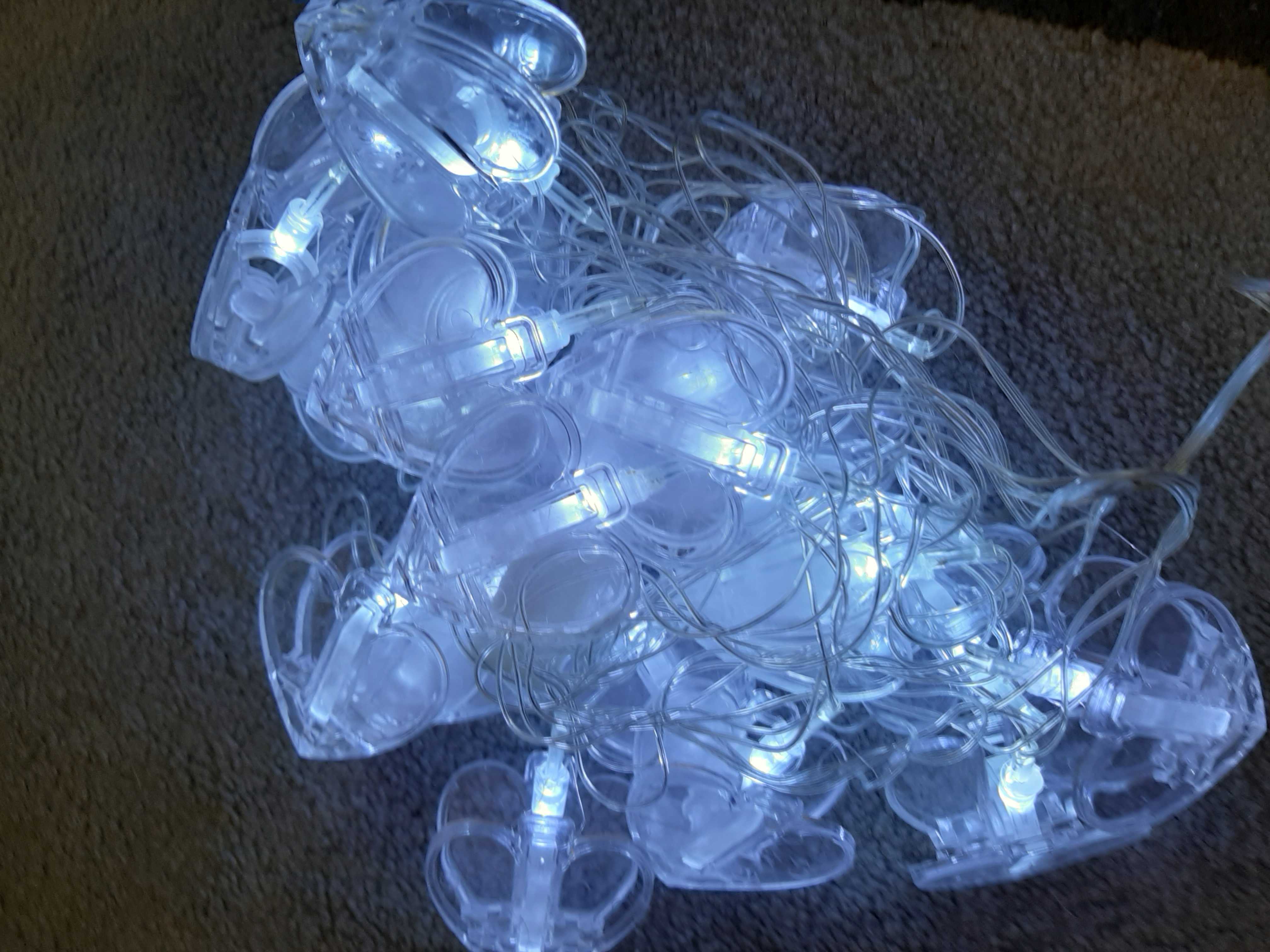 Фотография покупателя товара Гирлянда «Нить» 4.5 м с насадками «Прищепки-сердце», IP20, прозрачная нить, 20 LED, свечение красное, 220 В, УЦЕНКА - Фото 3