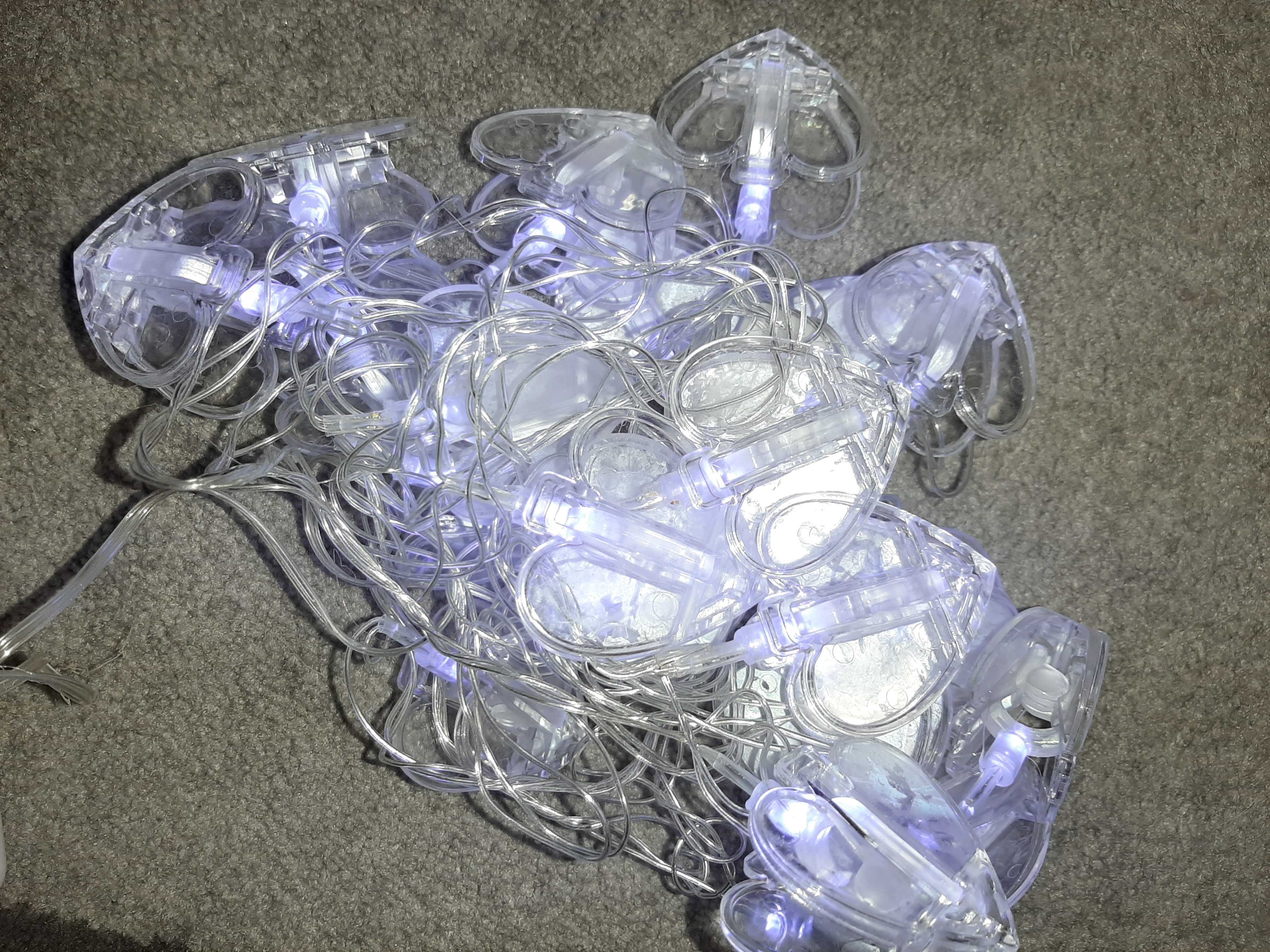 Фотография покупателя товара Гирлянда «Нить» 4.5 м с насадками «Прищепки-сердце», IP20, прозрачная нить, 20 LED, свечение белое, 220 В
