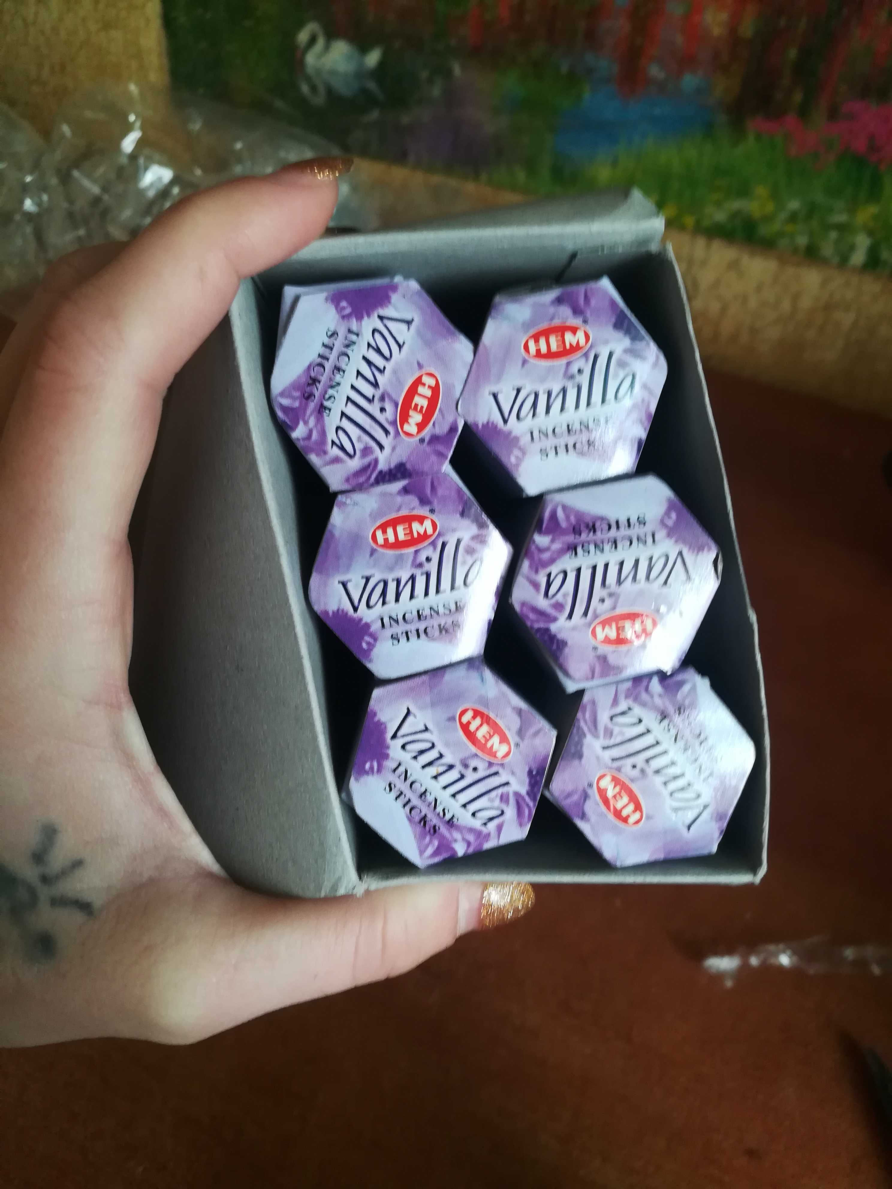 Фотография покупателя товара Благовония HEM "Vanilla. Ваниль", 20 палочек в упаковке, шестигранник - Фото 5