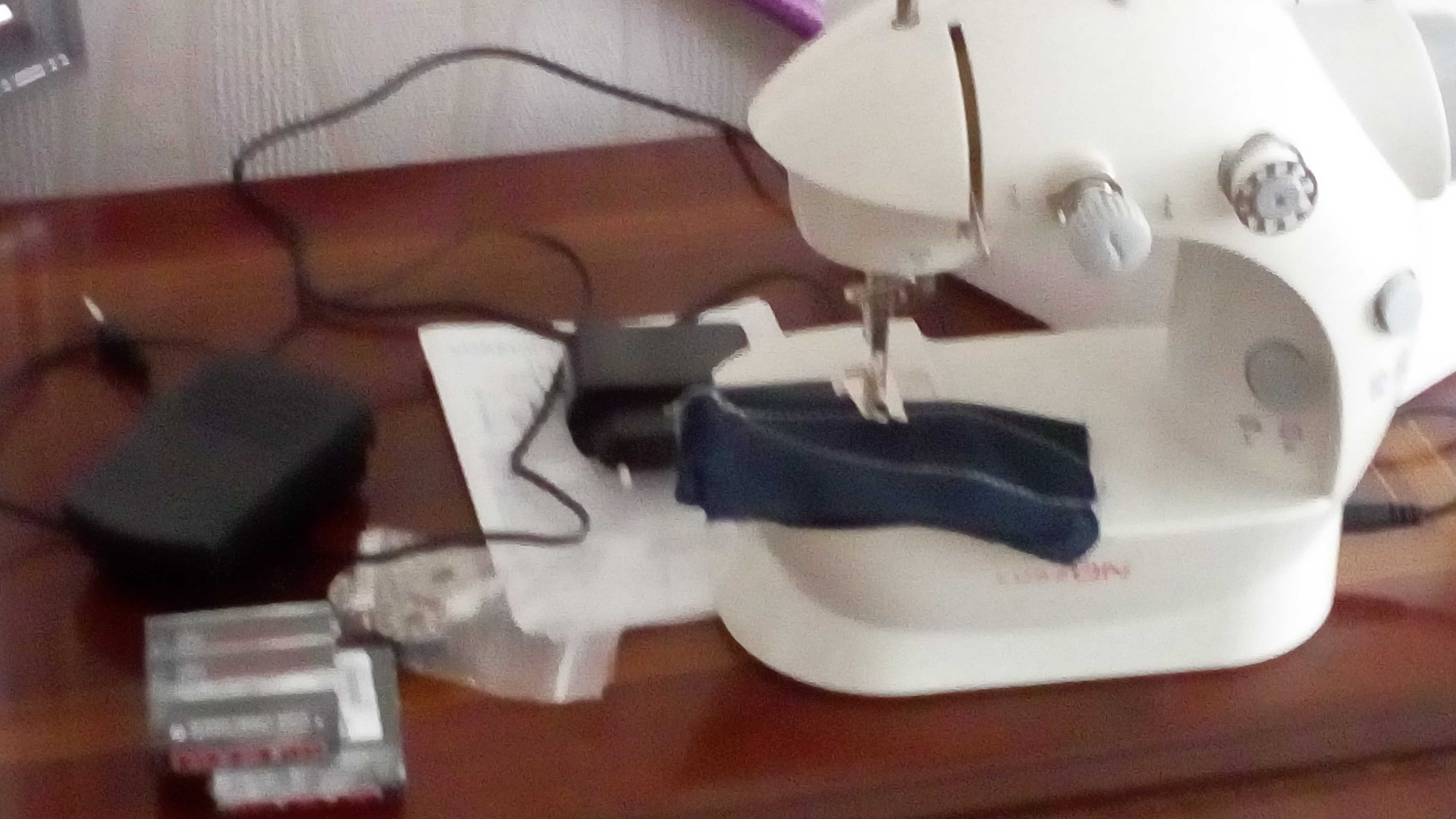 Фотография покупателя товара Швейная машина LuazON LSH-02, 5 Вт, компактная, 4xАА или 220 В, белая