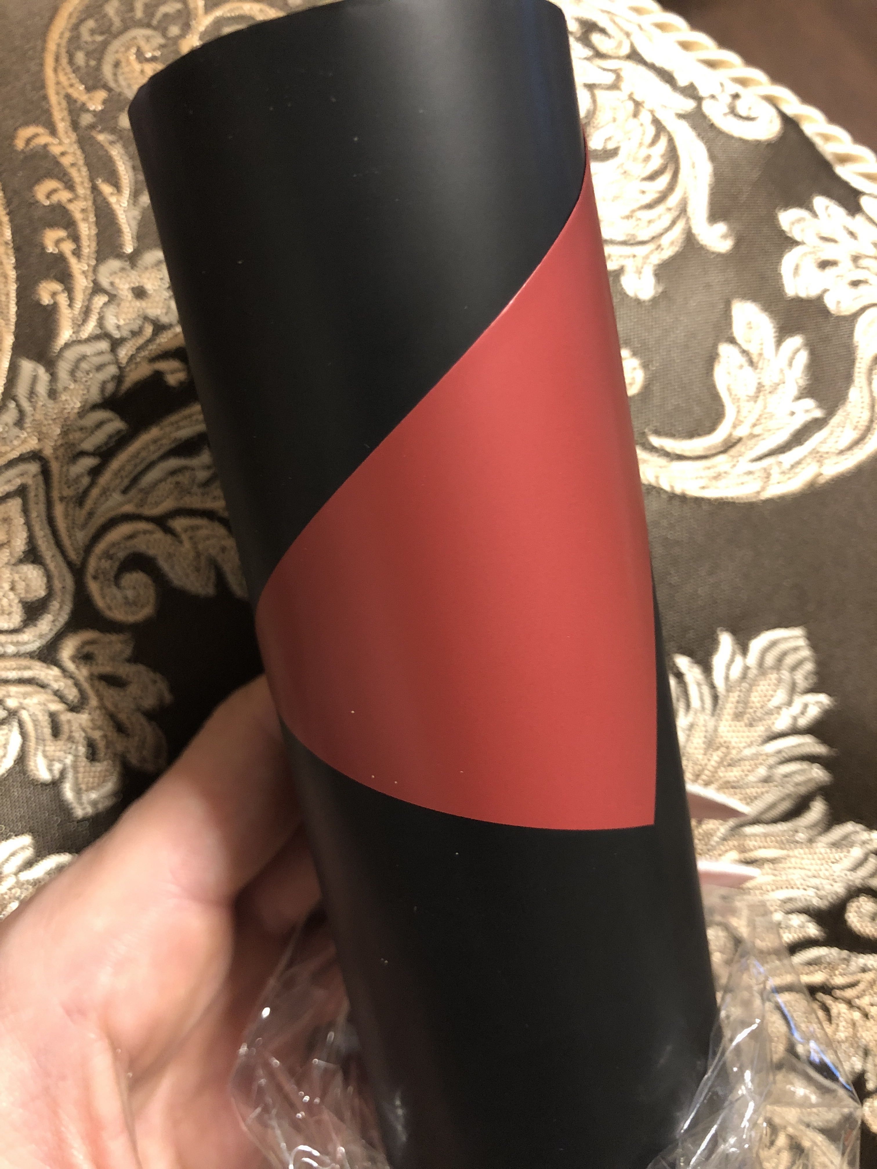 Фотография покупателя товара Пленка матовая для цветов, двухсторонняя,"Зефир", черный, красный, 57 см х 5 м