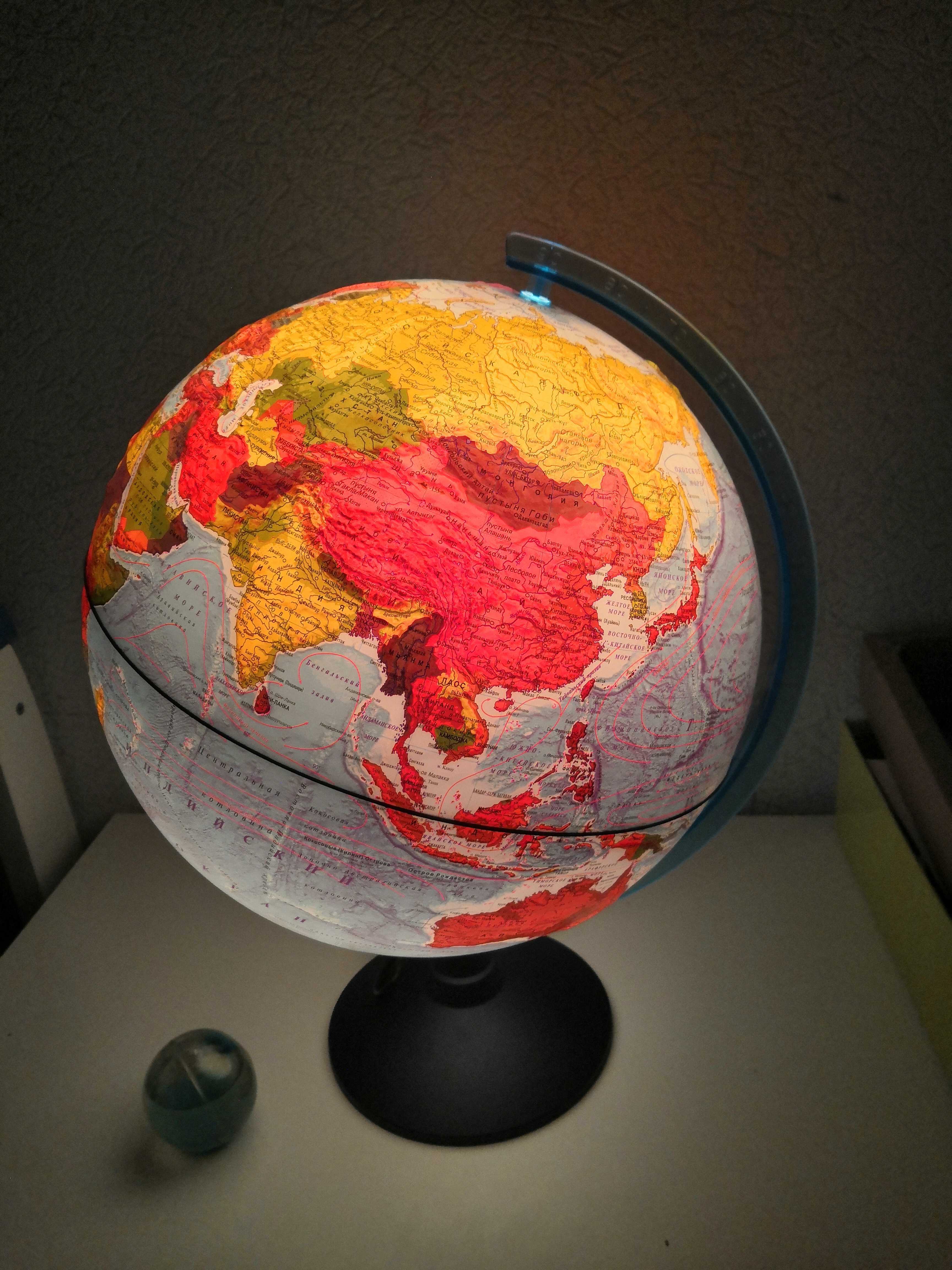 Фотография покупателя товара Глoбус физико-политический рельефный «Классик Евро», диаметр 320 мм, с подсветкой, Крым в составе РФ