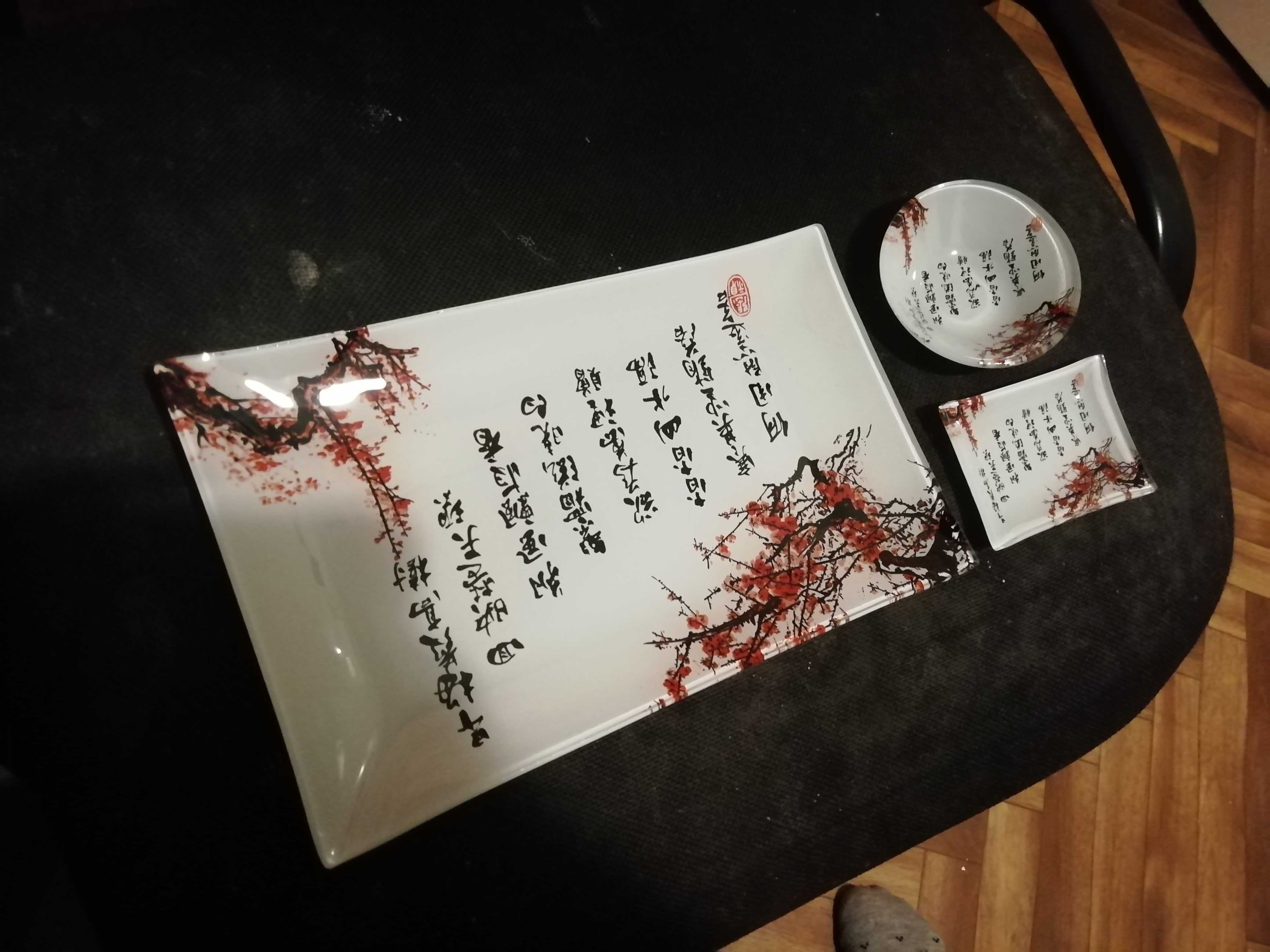 Фотография покупателя товара Набор для суши из стекла Доляна «Сакура», 3 предмета: соусники 8×2 см, 8×6 см, подставка 25×15×2 см - Фото 10