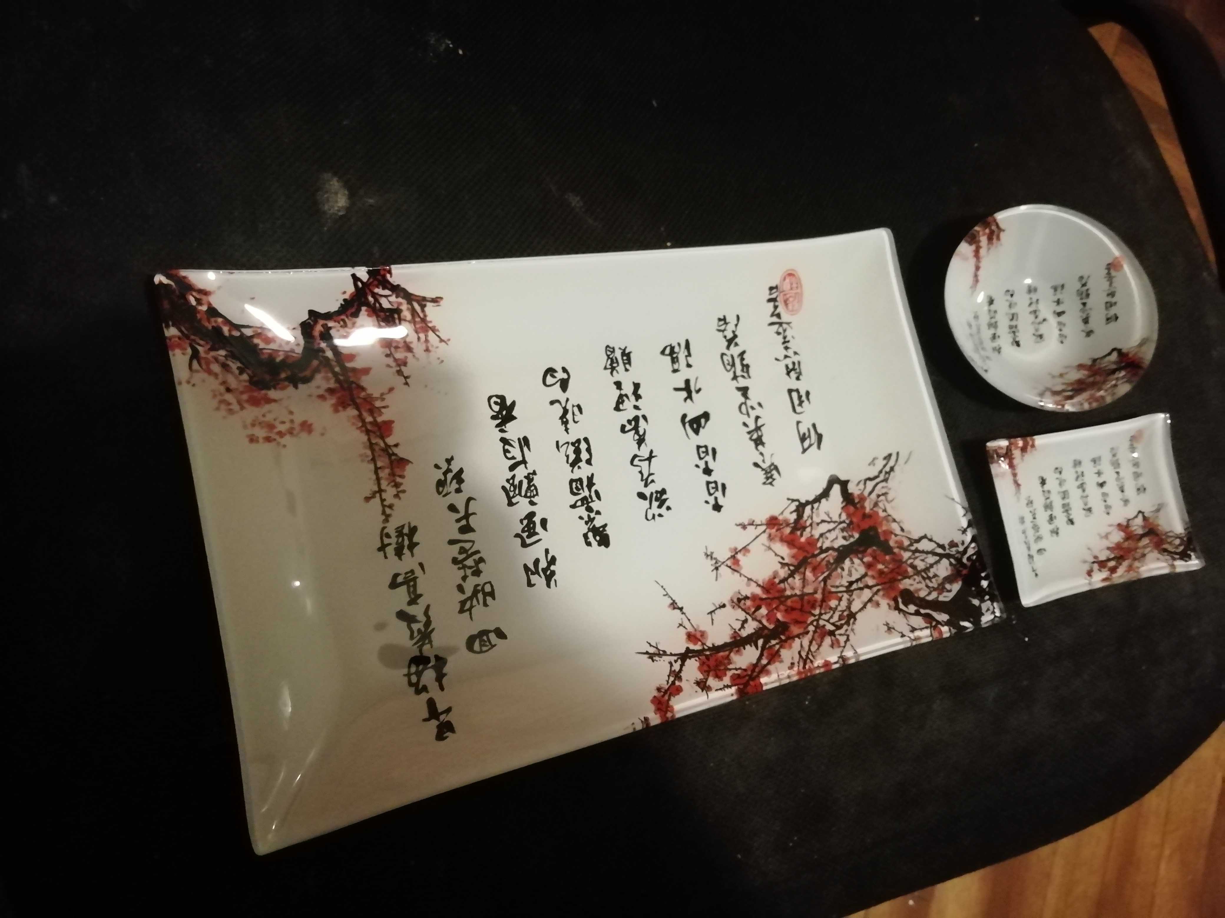Фотография покупателя товара Набор для суши из стекла Доляна «Сакура», 3 предмета: соусники 8×2 см, 8×6 см, подставка 25×15×2 см - Фото 11