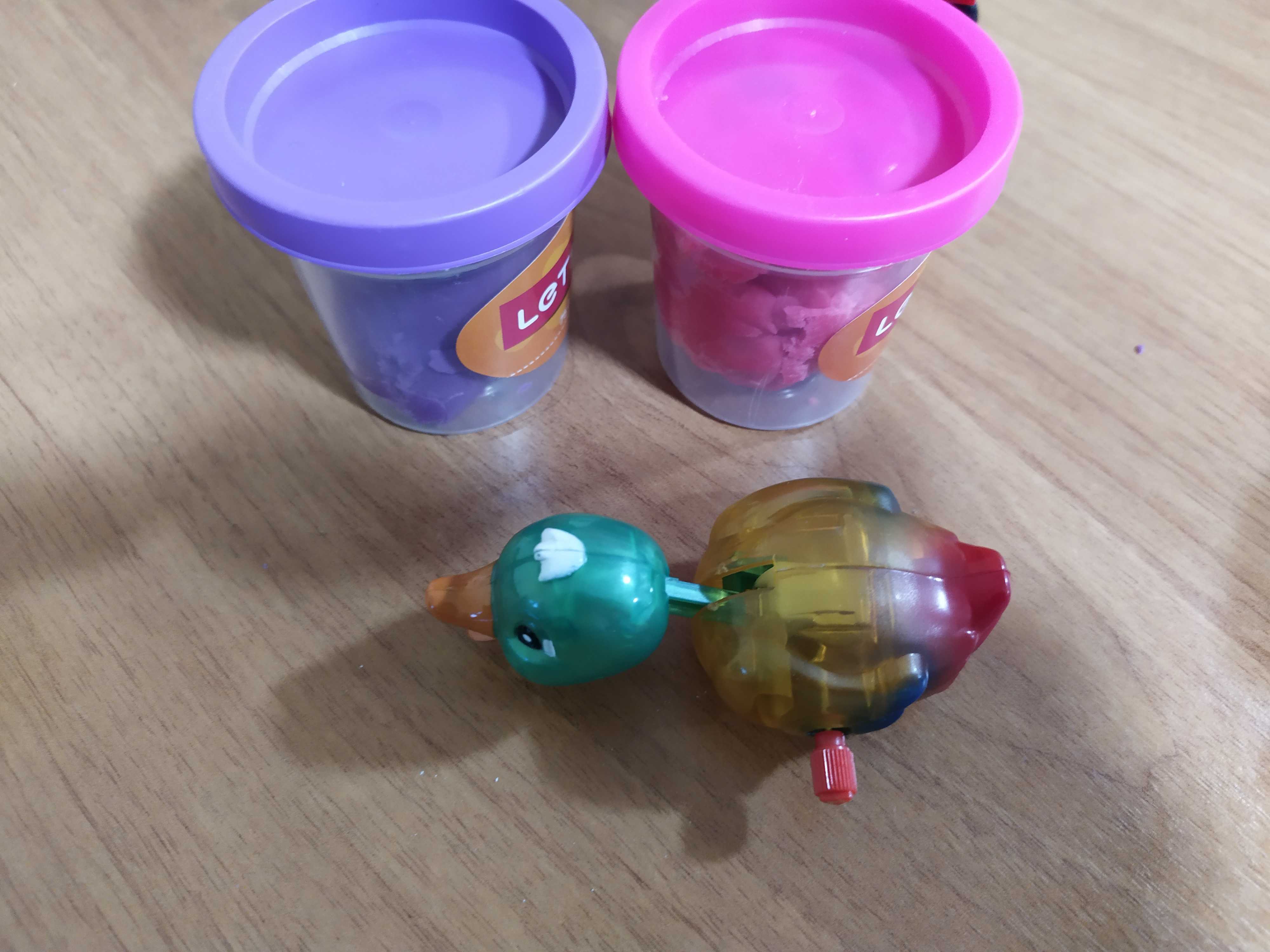 Фотография покупателя товара Тесто для лепки 2 цвета по 75 гр, заводная игрушка МИКС, цвета МИКС, в пакете - Фото 3