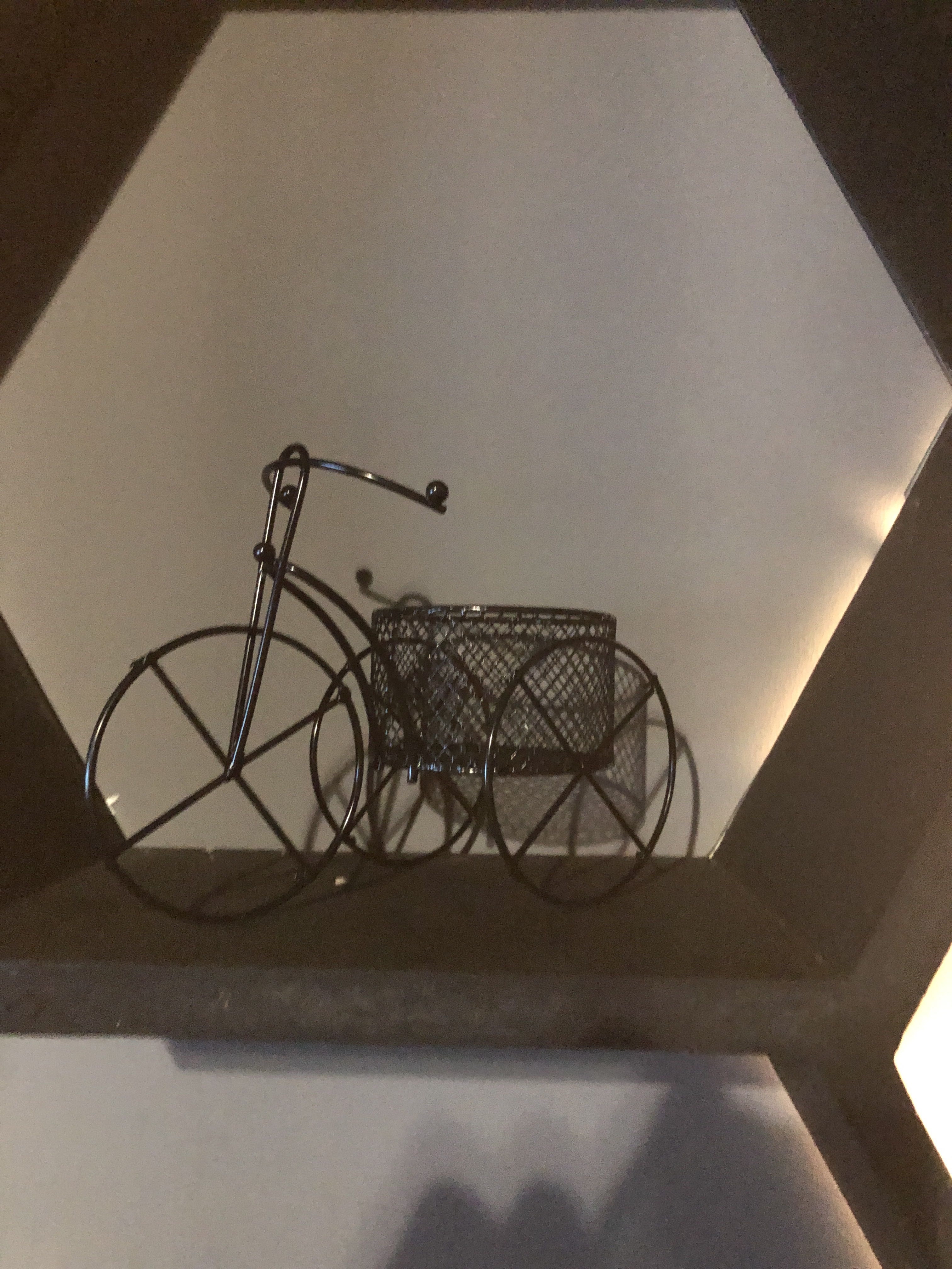 Фотография покупателя товара Подставка для цветов Доляна «Велосипед», d=8 см, 18×10×13 см, цвет чёрный - Фото 3