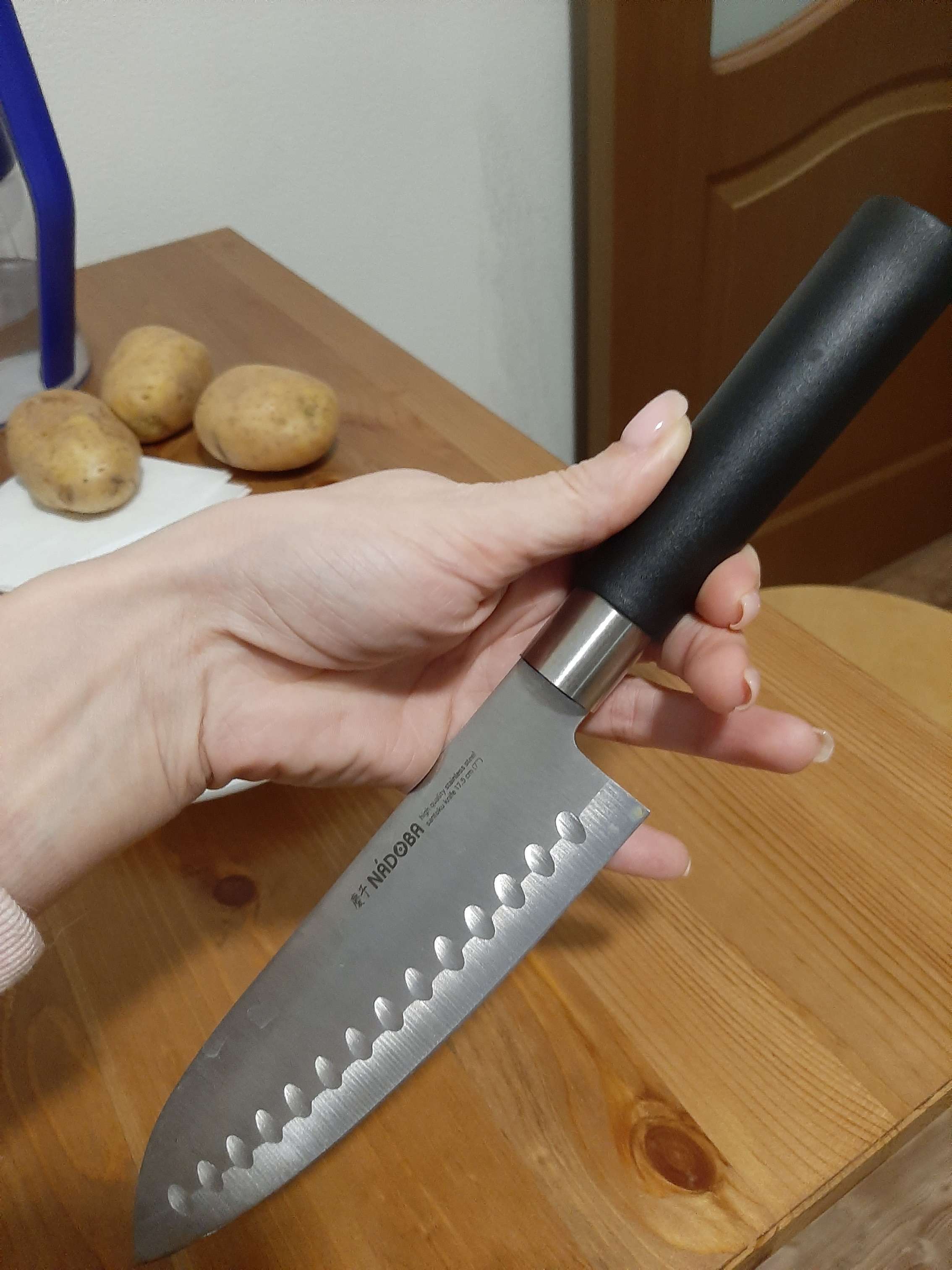 Фотография покупателя товара Нож кухонный NADOBA KEIKO Сантоку с углублениями, лезвие 17,5 см - Фото 3