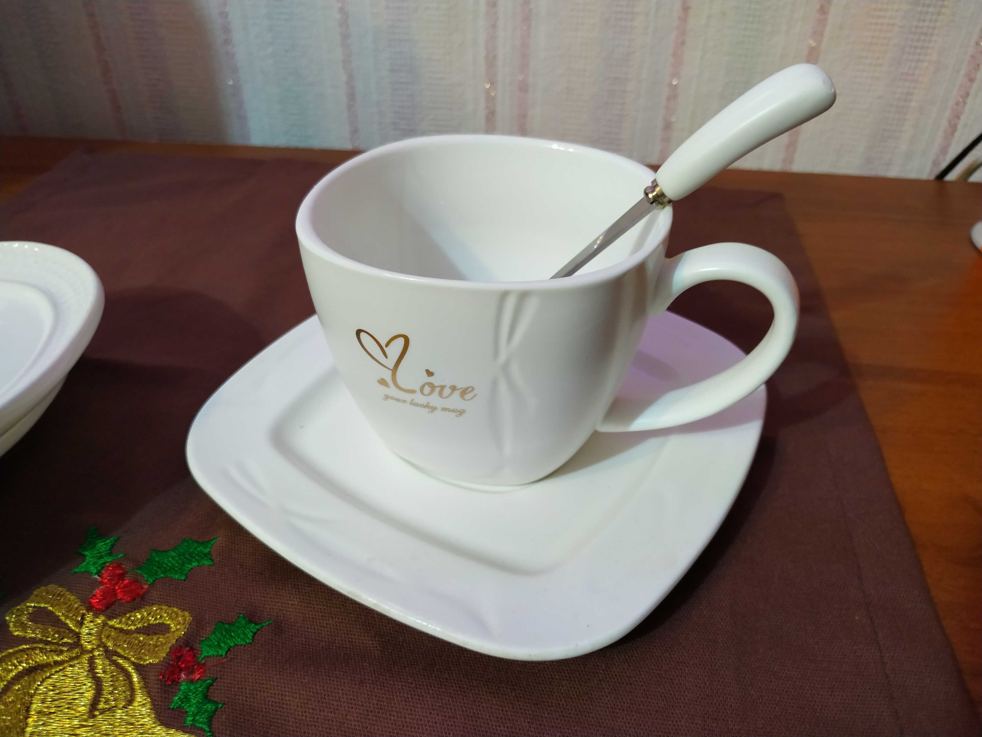Фотография покупателя товара Чайная пара керамическая с ложкой Love, 2 предмета: чашка 380 мл, блюдце d=16 см, цвет МИКС - Фото 1