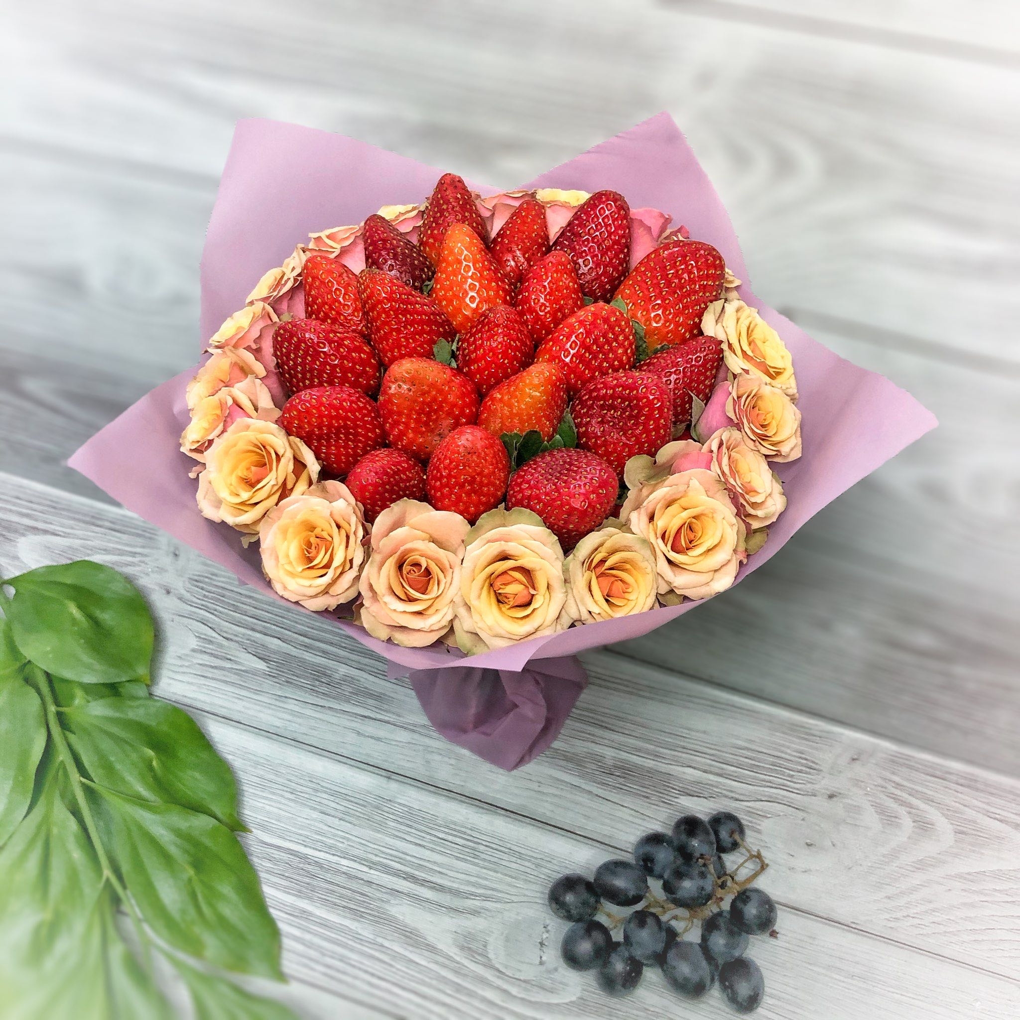 Фотография покупателя товара Плёнка для цветов и подарков, матовая, светло-фиолетовый, 0,6 х 8,2 м, 40 мкм - Фото 20