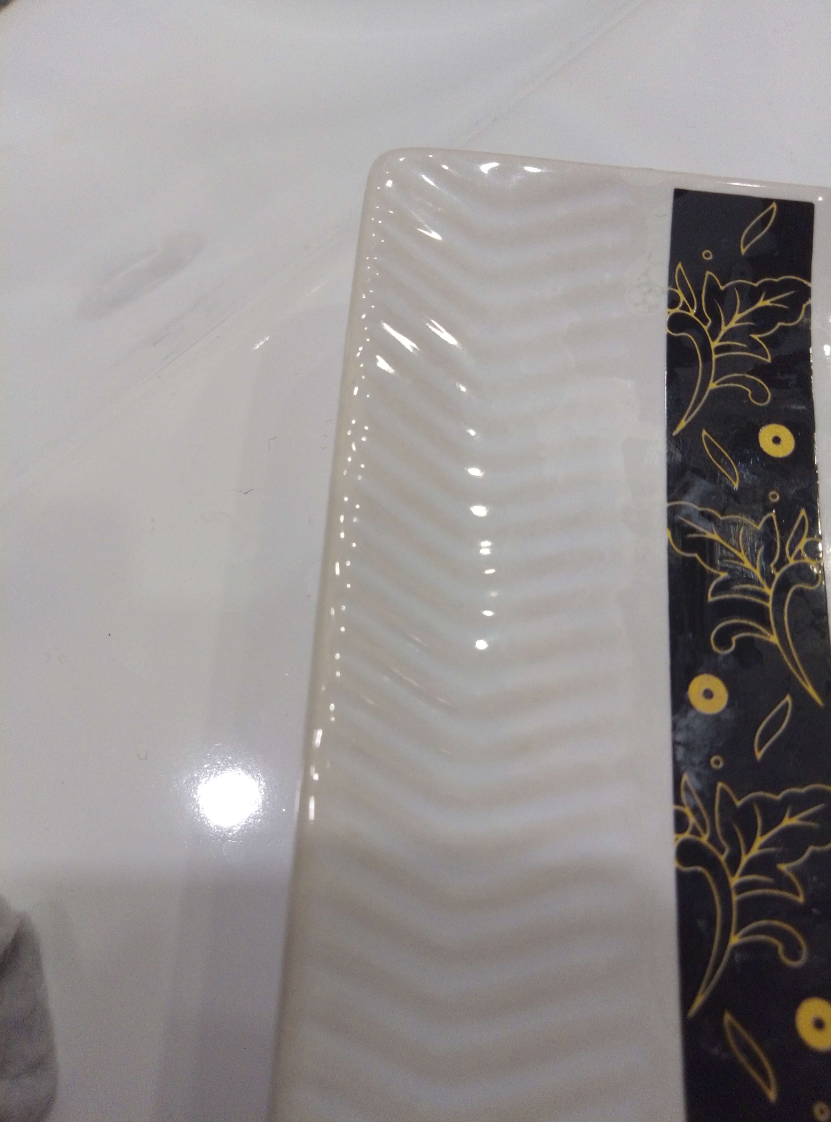 Фотография покупателя товара Набор аксессуаров для ванной комнаты «Золотой лист», 4 предмета (дозатор 250 мл, мыльница, 2 стакана), цвет белый - Фото 7