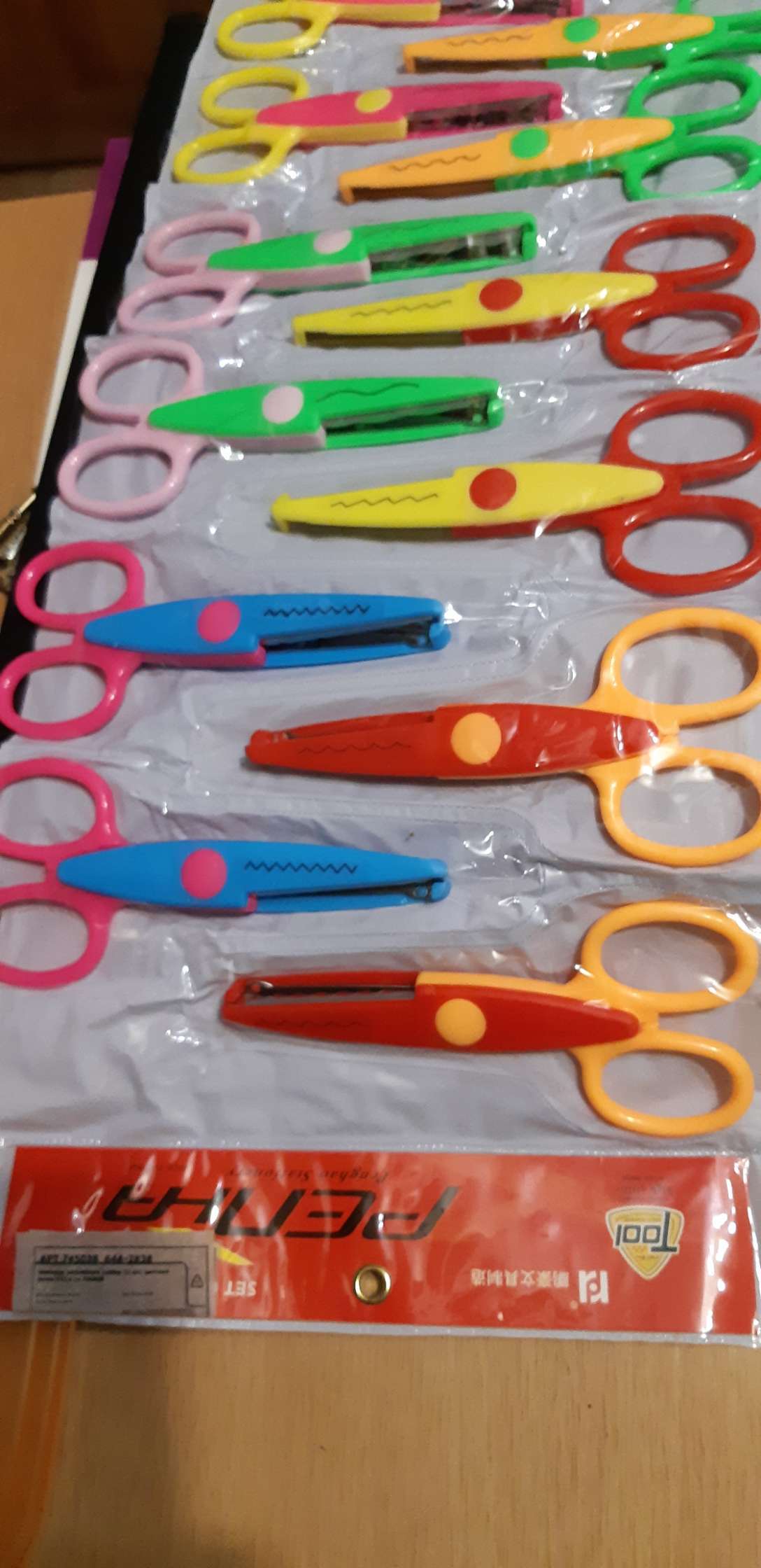 Фотография покупателя товара Ножницы рельефные цветные ручки, набор 12 шт МИКС