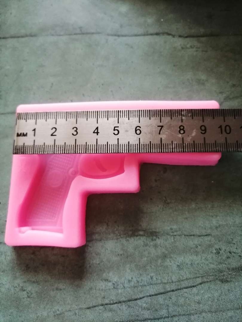 Фотография покупателя товара Молд «Пистолет», силикон, 11×7,5×1 см, цвет МИКС - Фото 9