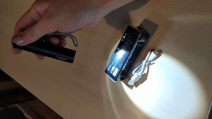 Фотография покупателя товара Фонарь ручной, аккумуляторный "Мастер К.", 3 Вт, 500 мАч, 100 лм, zoom, USB - Фото 4