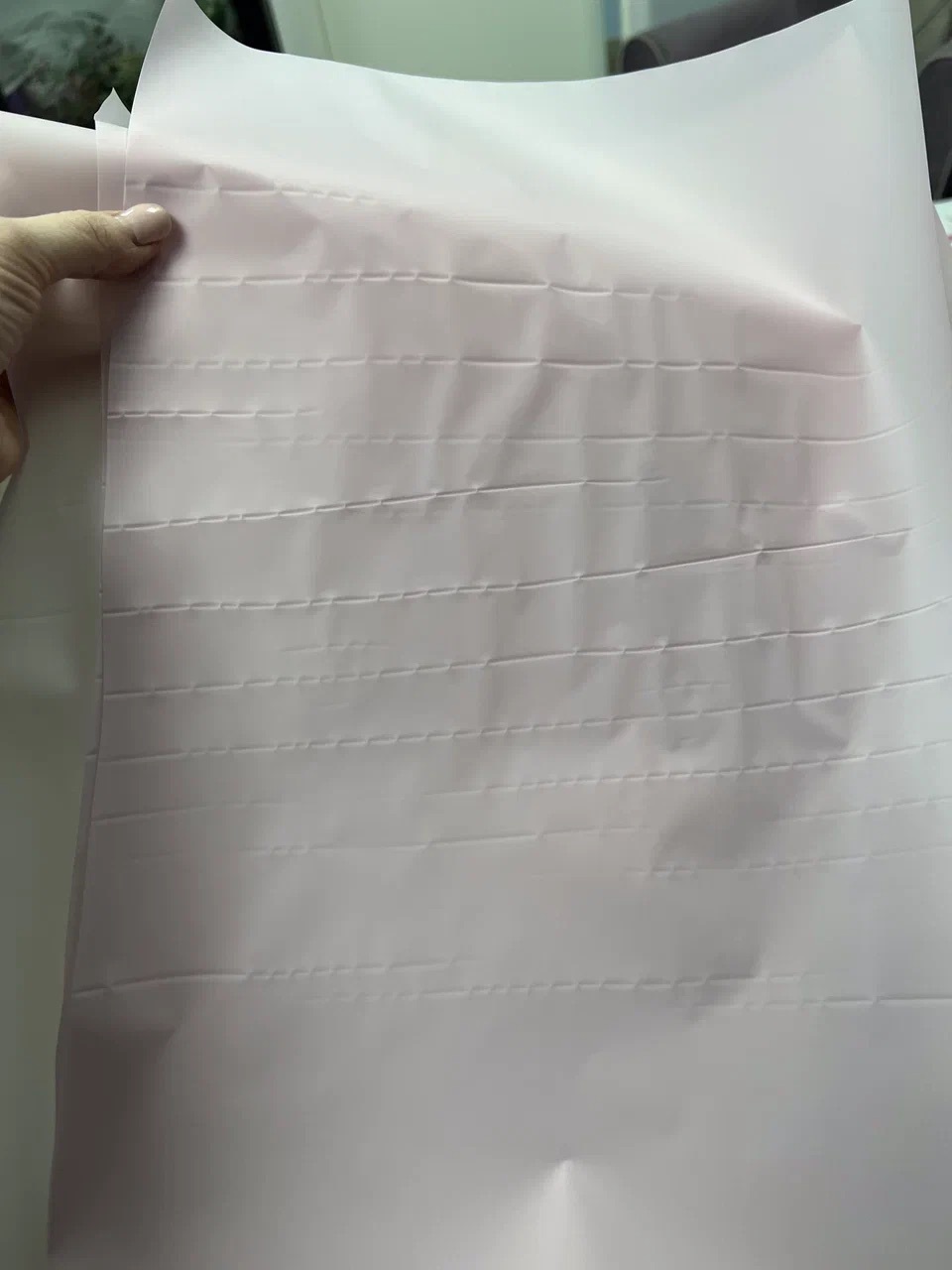 Фотография покупателя товара Пленка для цветов тонированная, матовая, нежная сирень, 0,5 х 10 м, 70 мкм - Фото 2