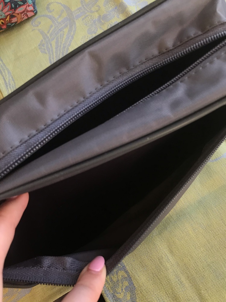 Фотография покупателя товара Косметичка на молнии, наружный карман, цвет серый