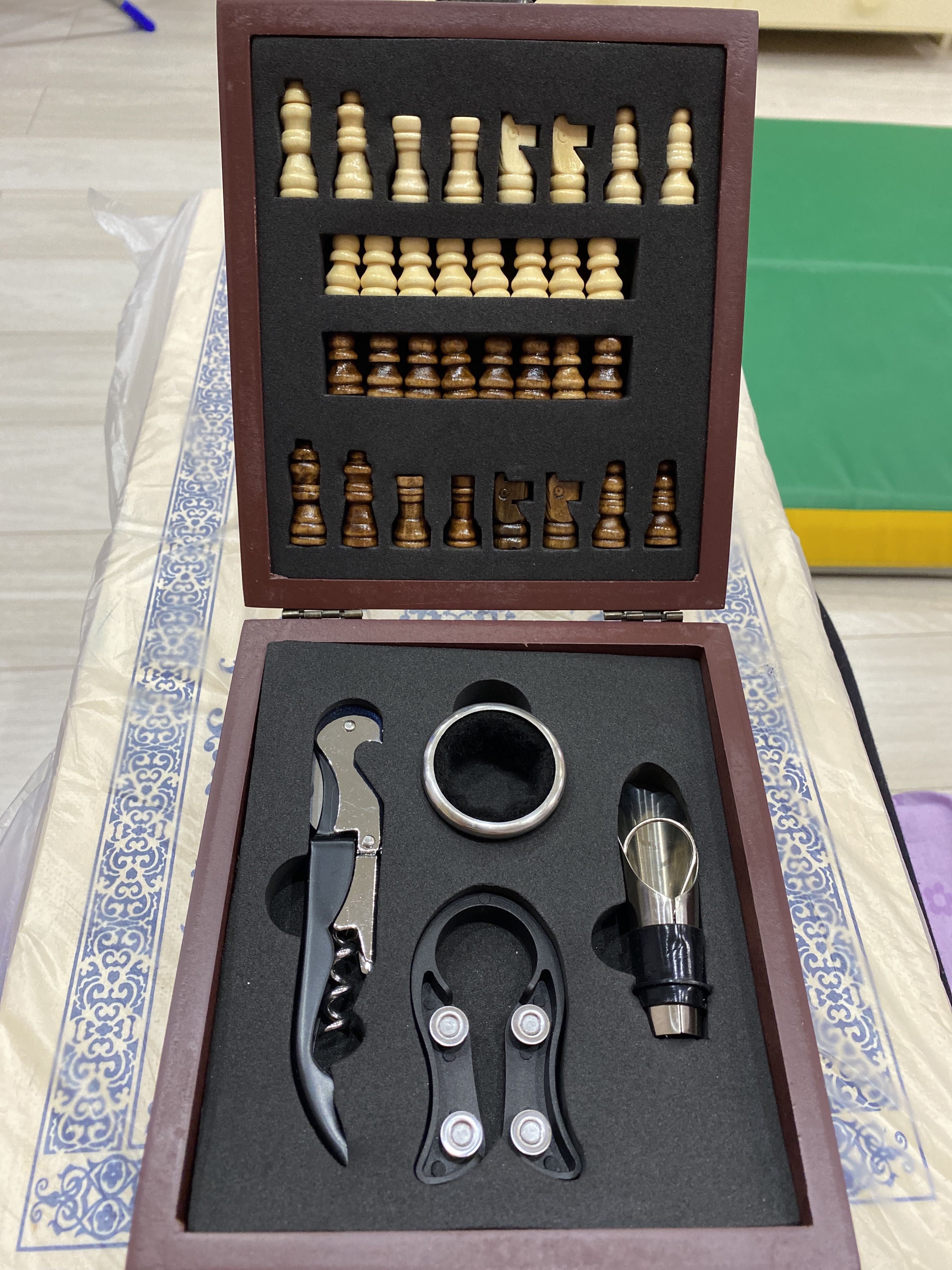 Фотография покупателя товара Подарочный набор для вина с шахматами «Золотому человеку» - Фото 2