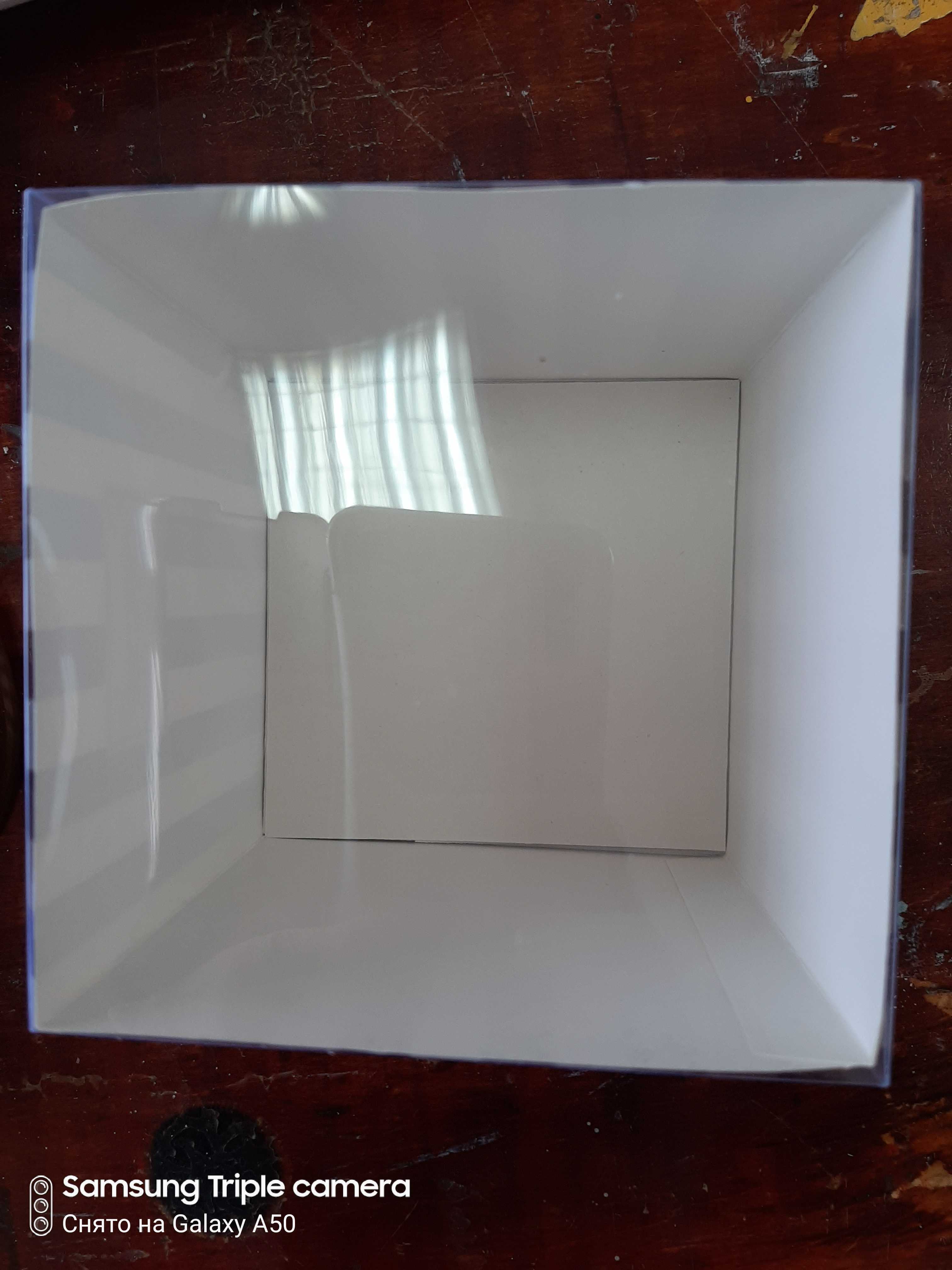 Фотография покупателя товара Коробка подарочная для цветов с PVC крышкой, упаковка, «Счастье ждёт тебя», 12 х 12 х 12 см - Фото 5